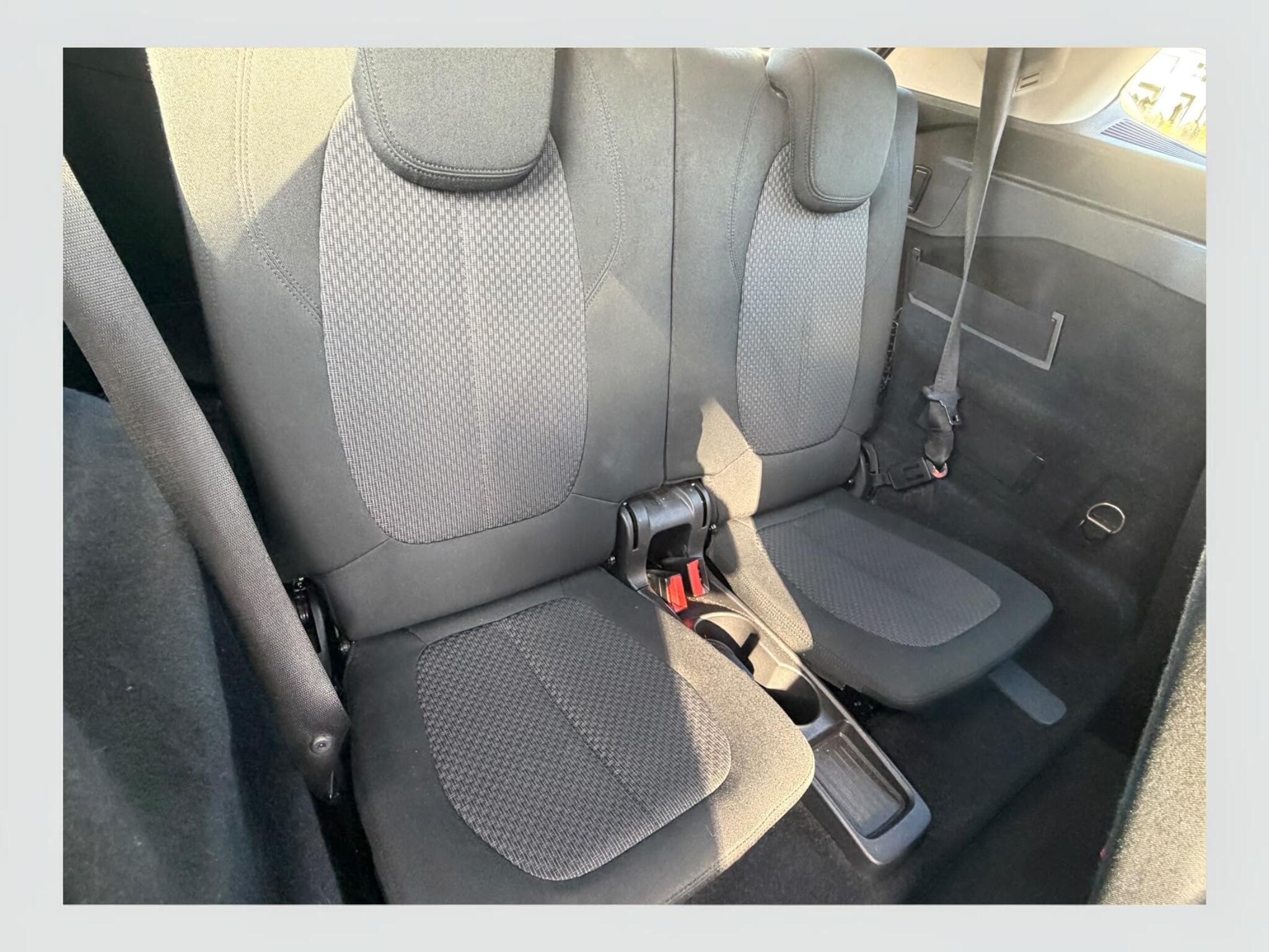 BMW 2 Series view 19
