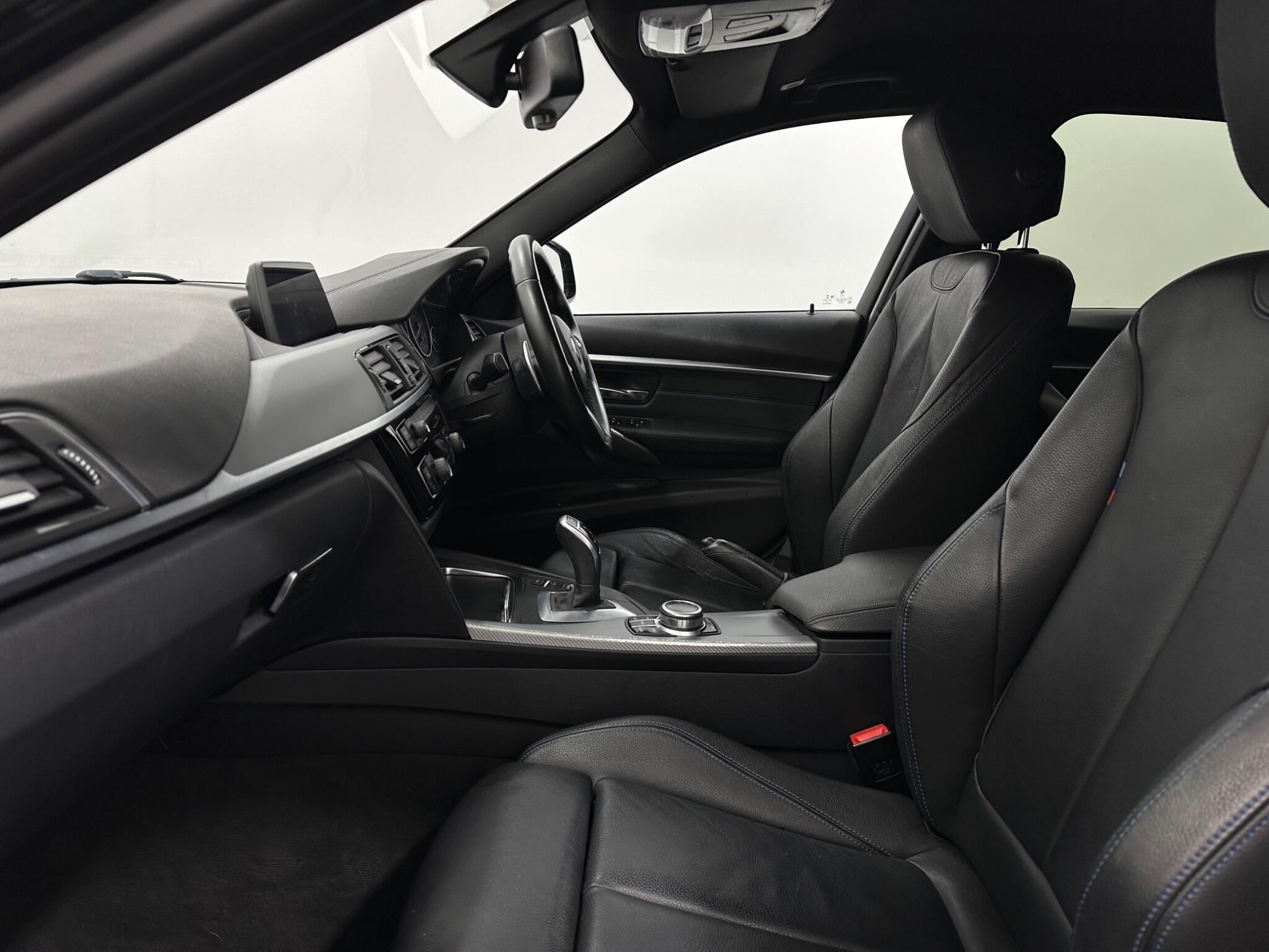 BMW 3 Series view 35