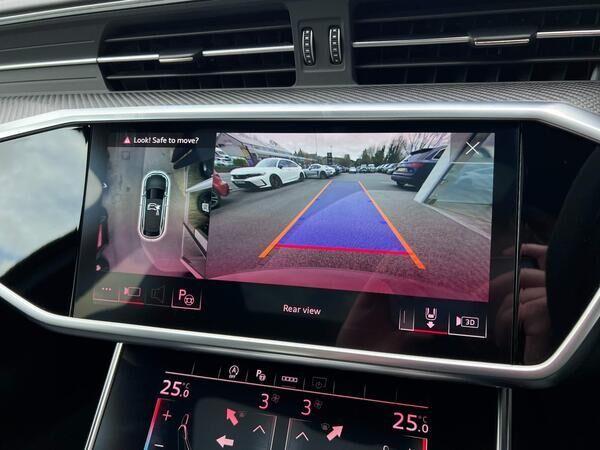 Audi RS6 Avant view 33