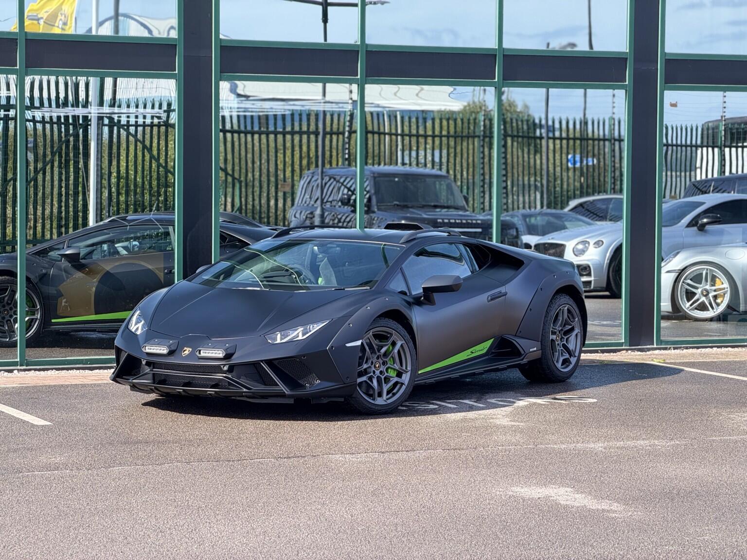 Lamborghini Huracan view 7