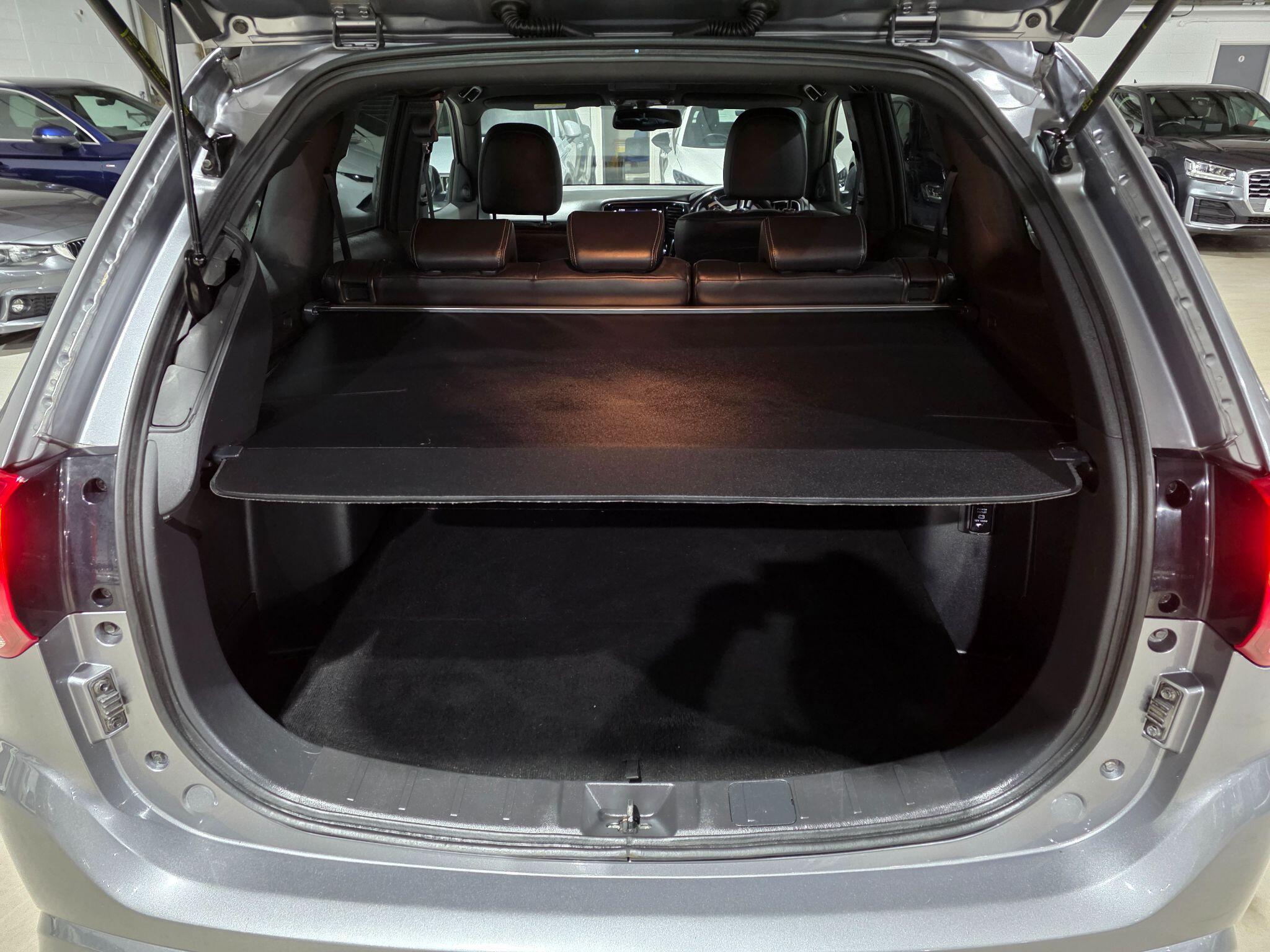 Mitsubishi Outlander view 28