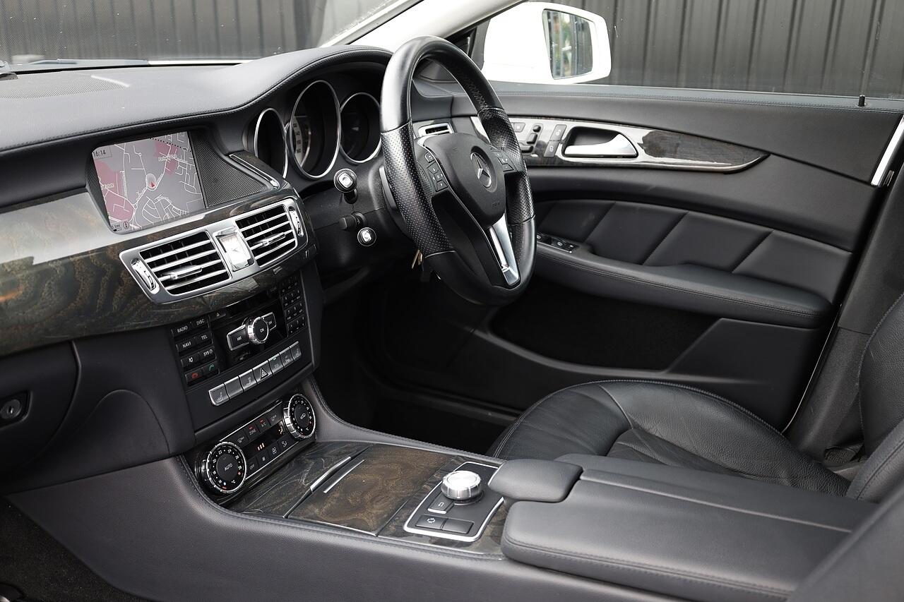 Mercedes-Benz CLS view 10