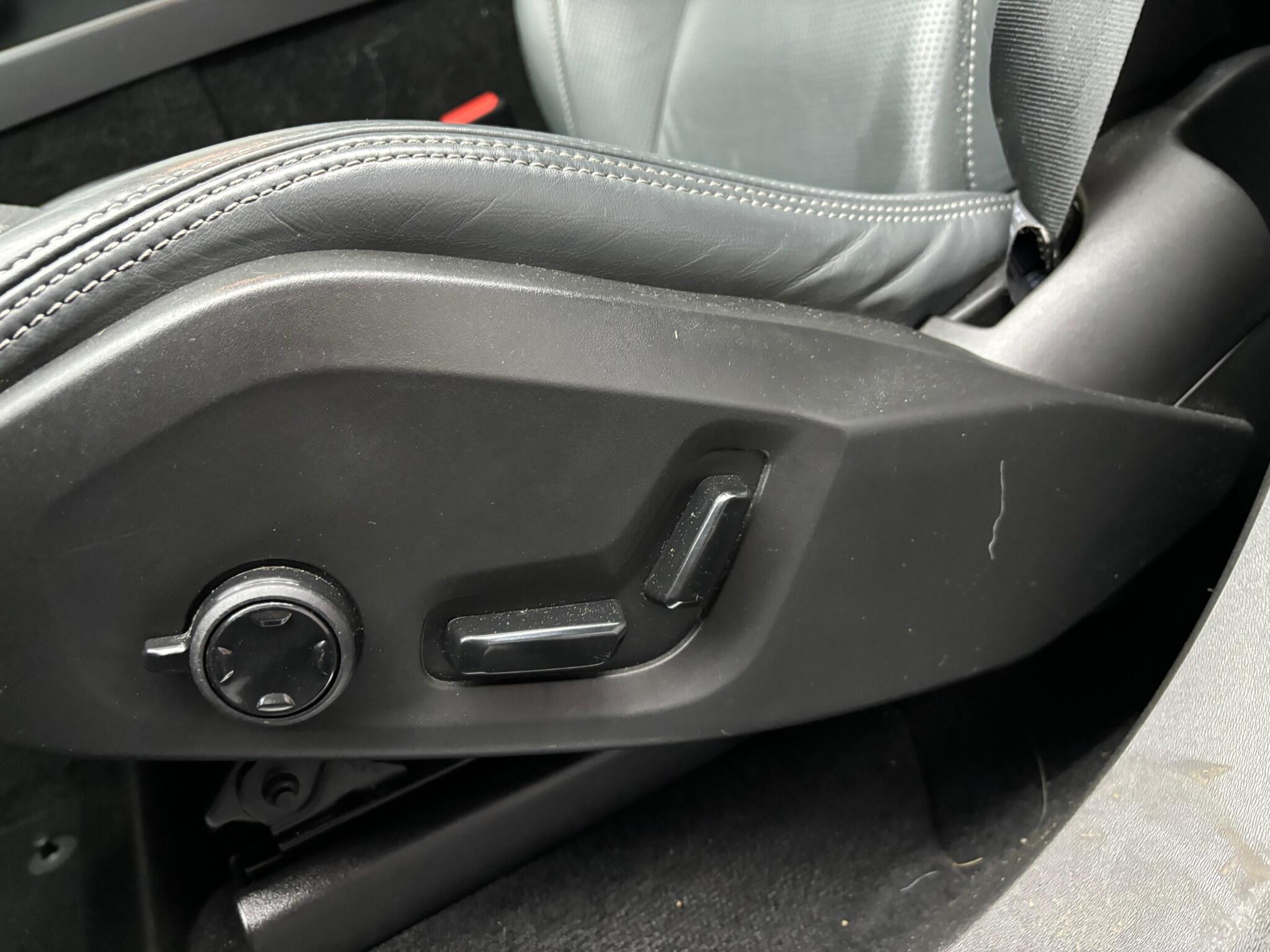 Volvo XC90 view 32