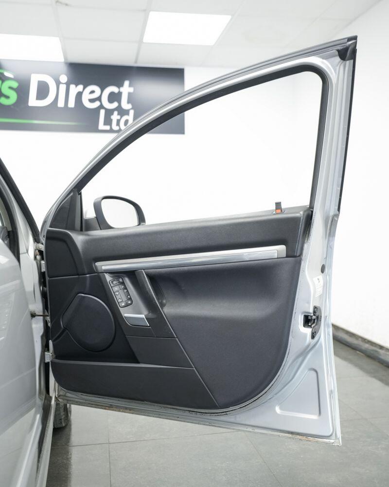 Vauxhall Vectra view 18