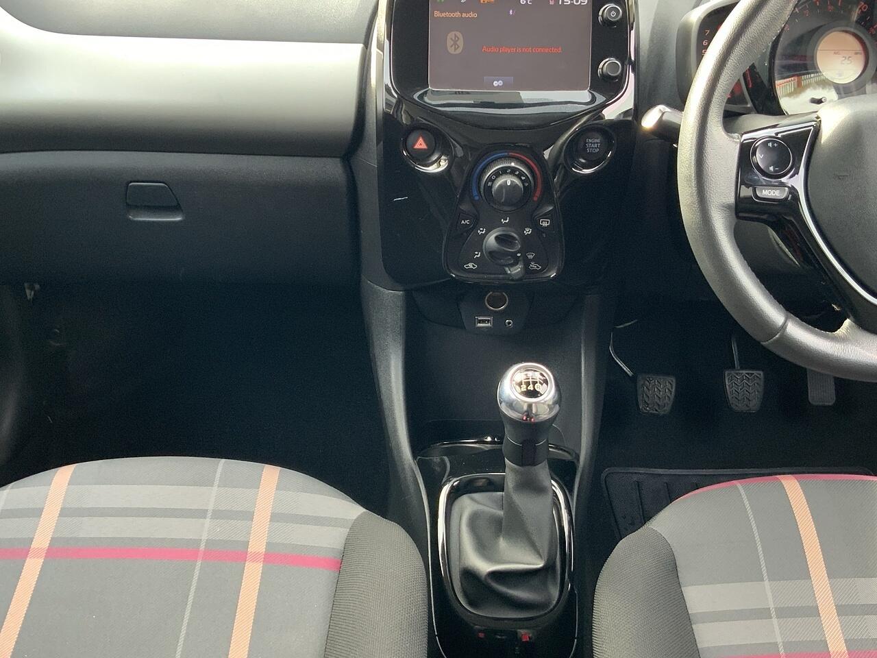 Peugeot 108 view 15