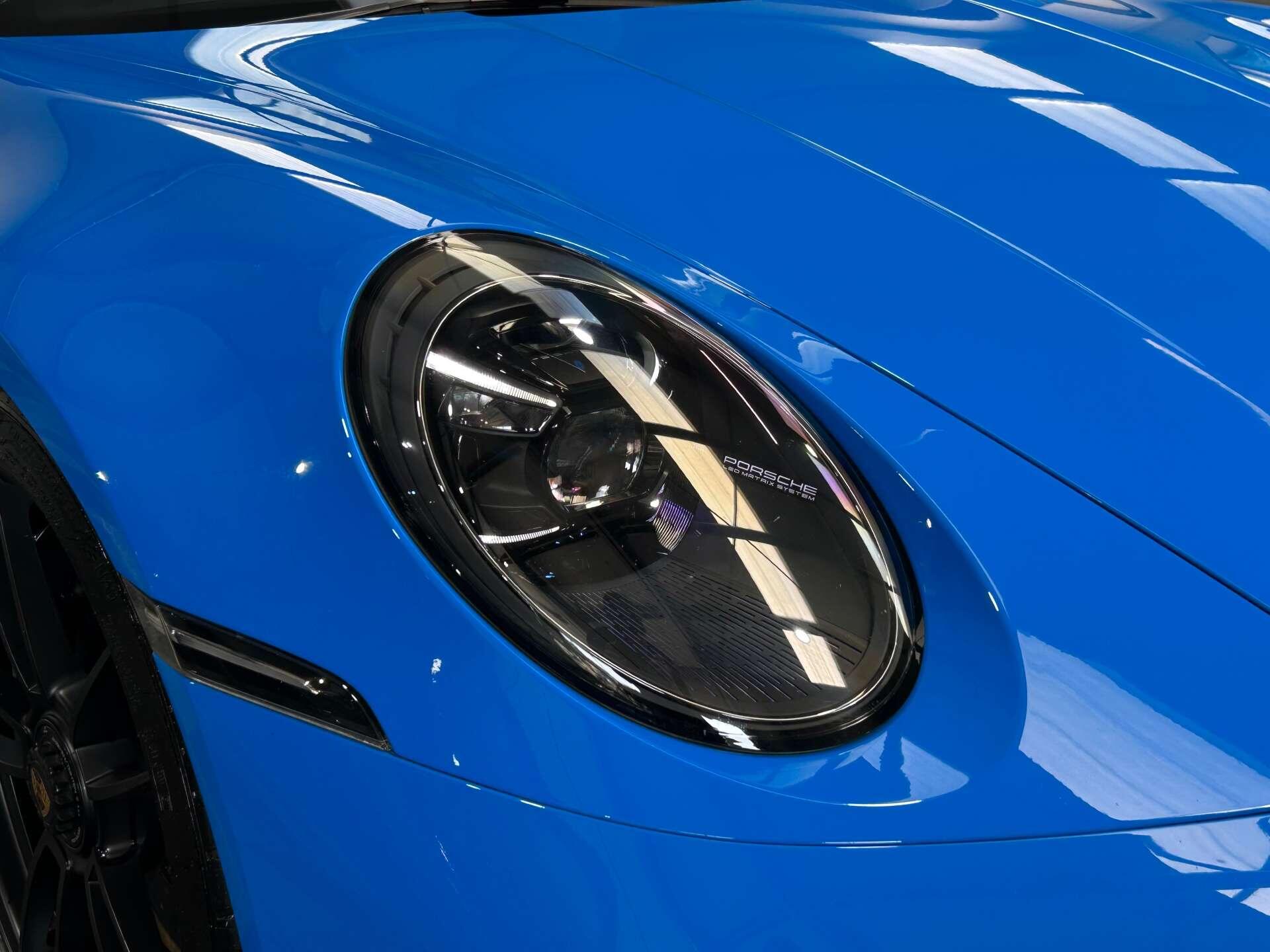 Porsche 911 view 10