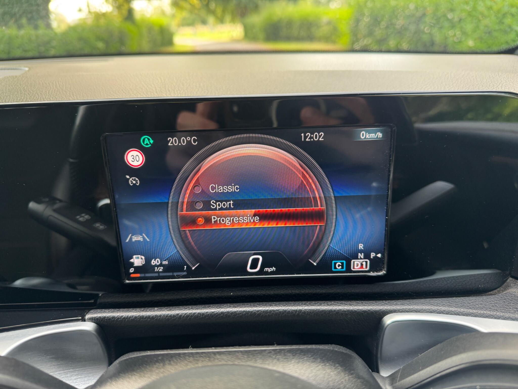 Mercedes-Benz GLB view 96