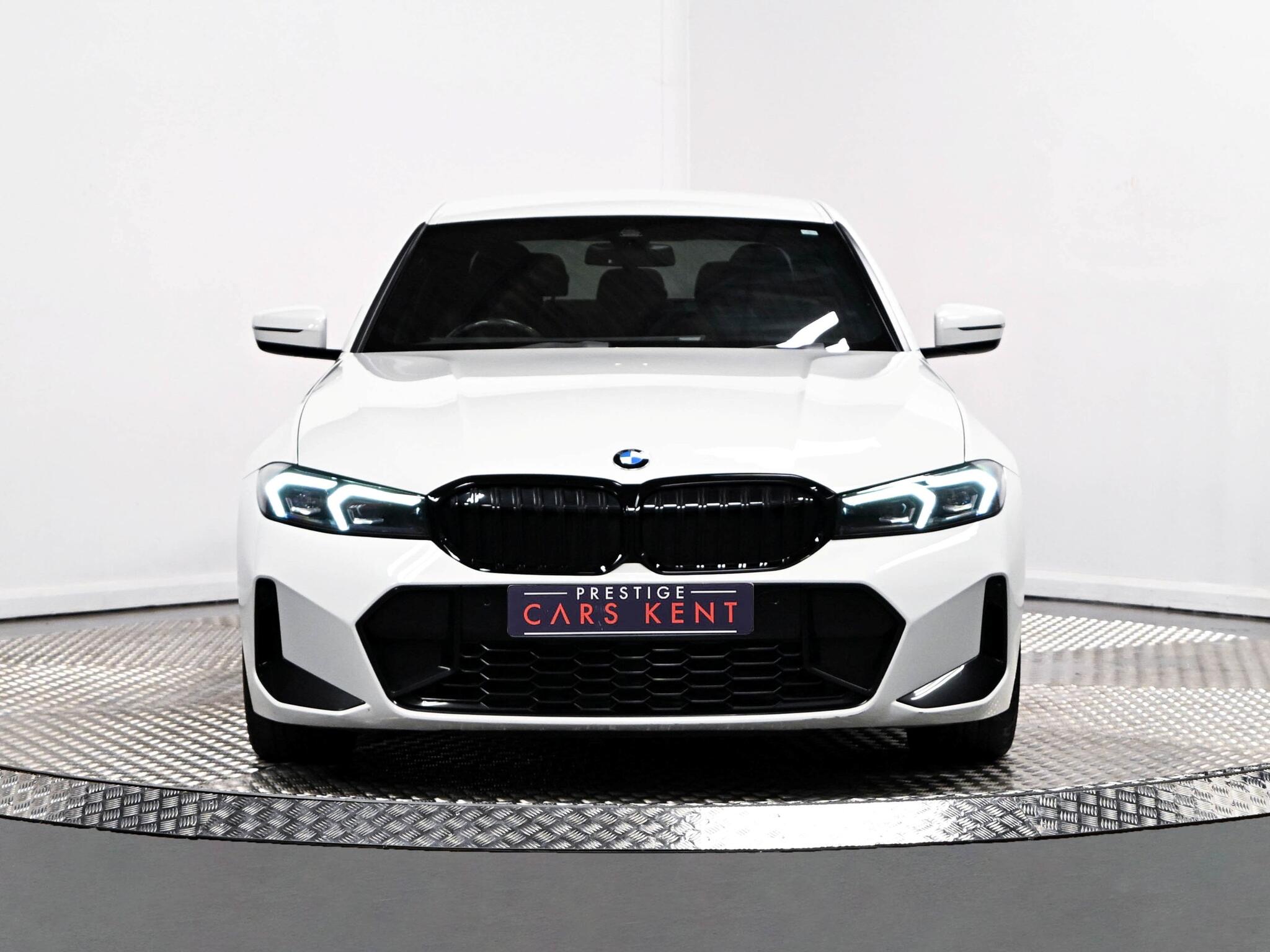 BMW 3 Series view 30