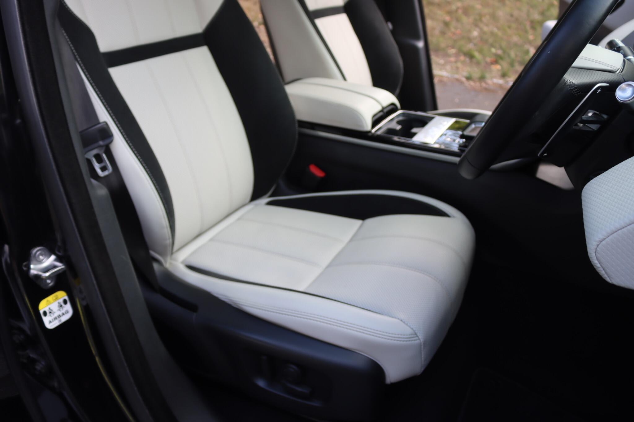 Land Rover Range Rover Velar view 43