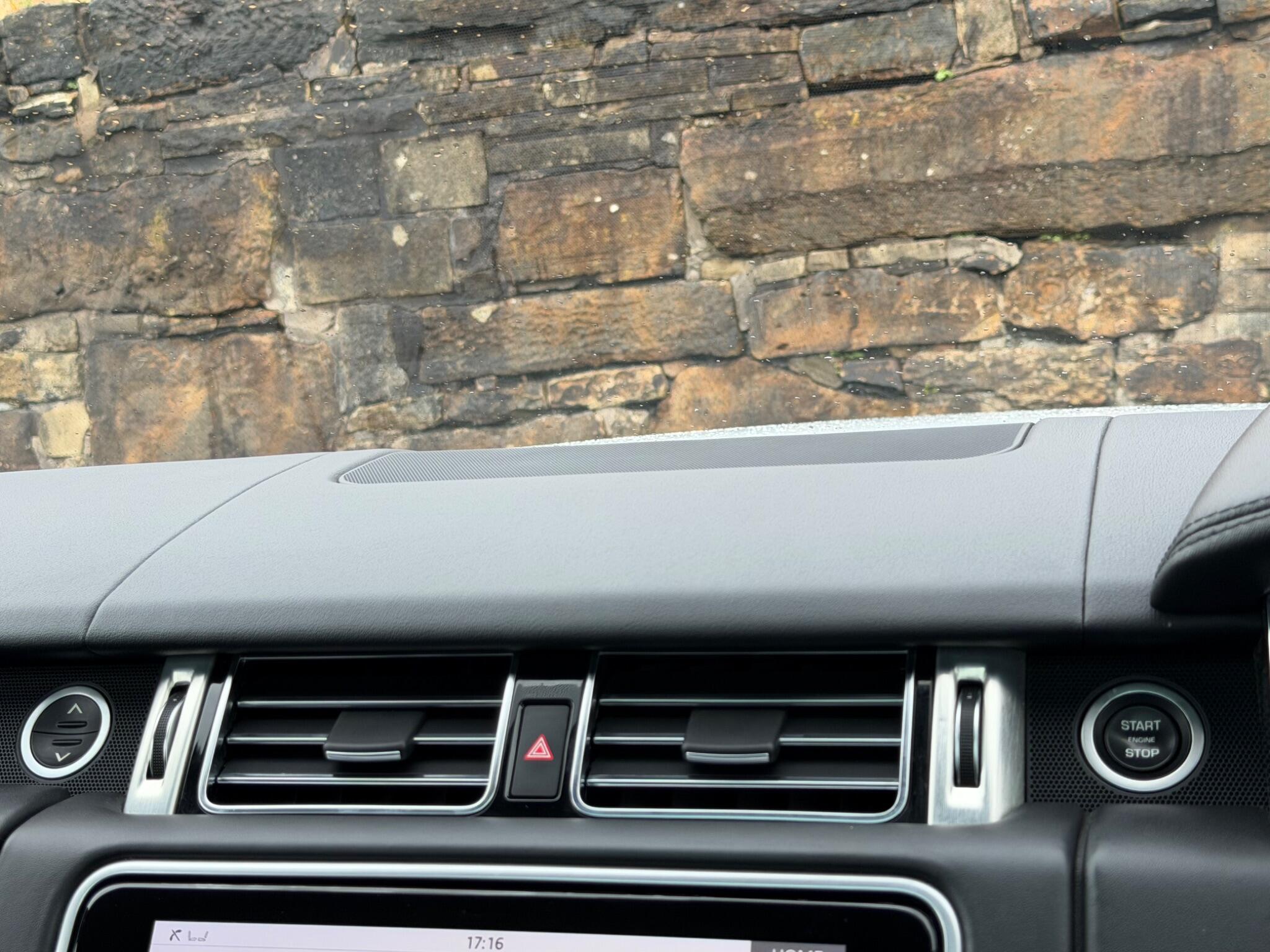 Land Rover Range Rover view 32