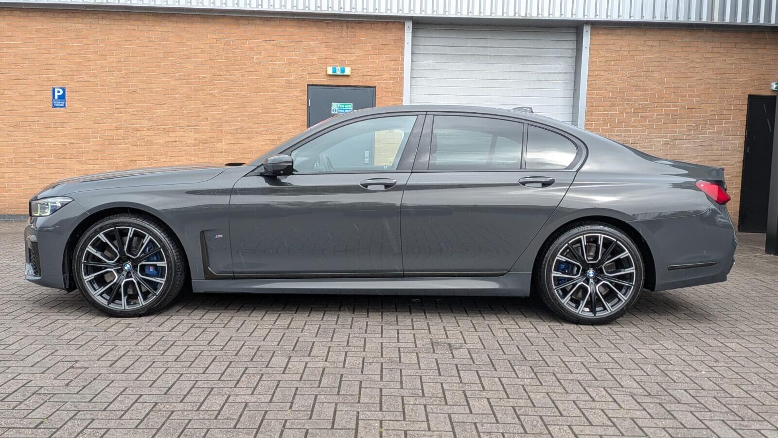 BMW 7 Series view 7