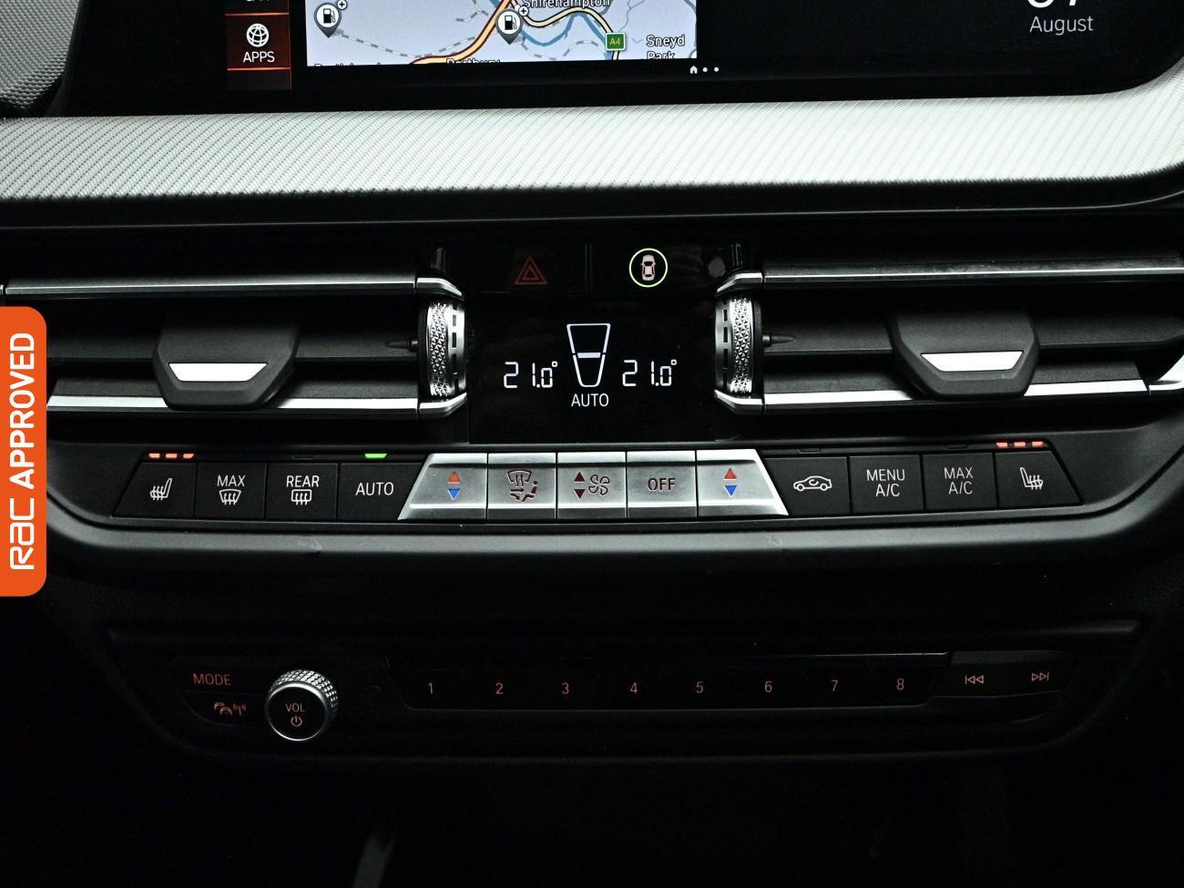 BMW 1 Series view 18
