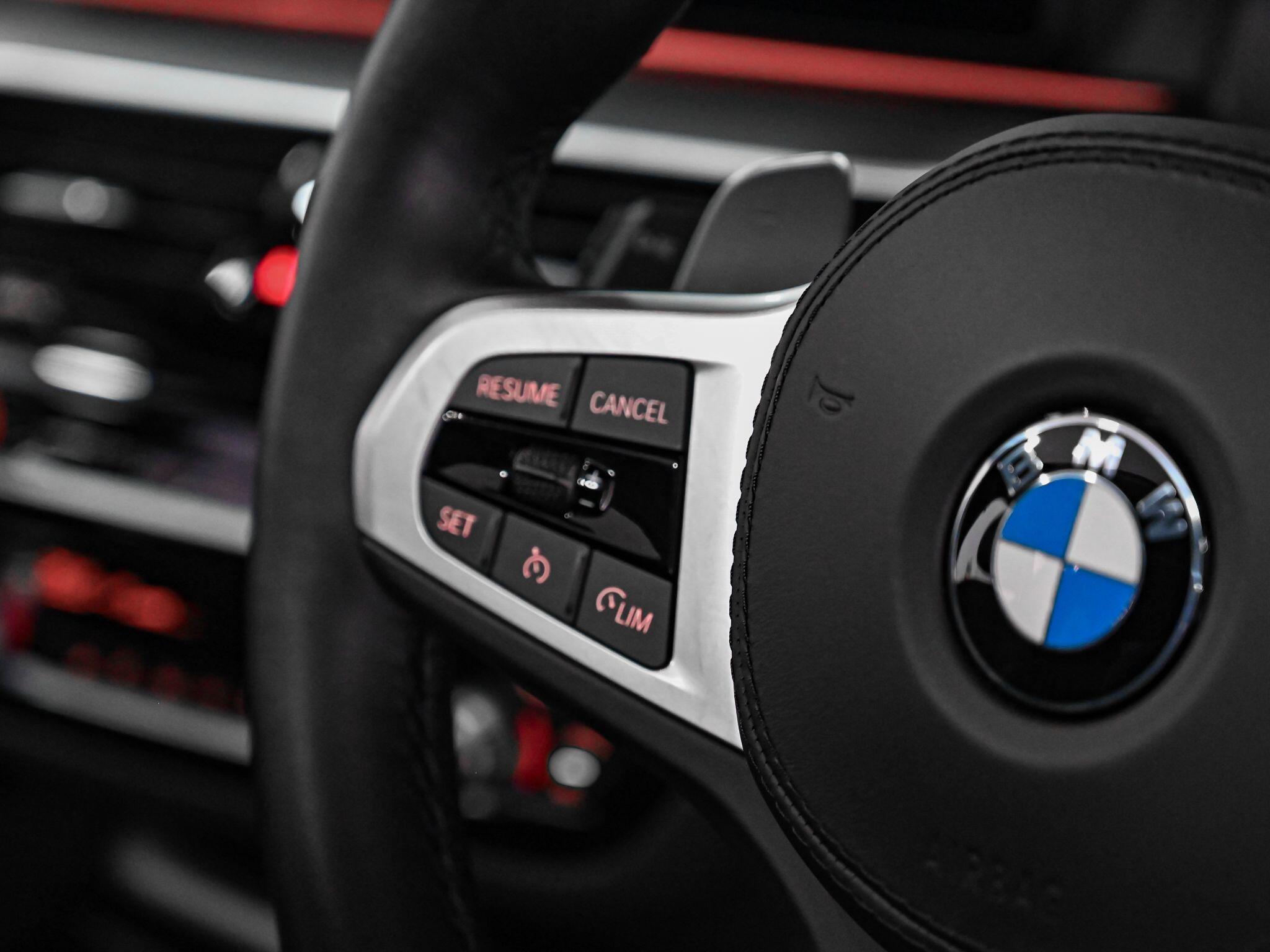 BMW 5 Series view 14