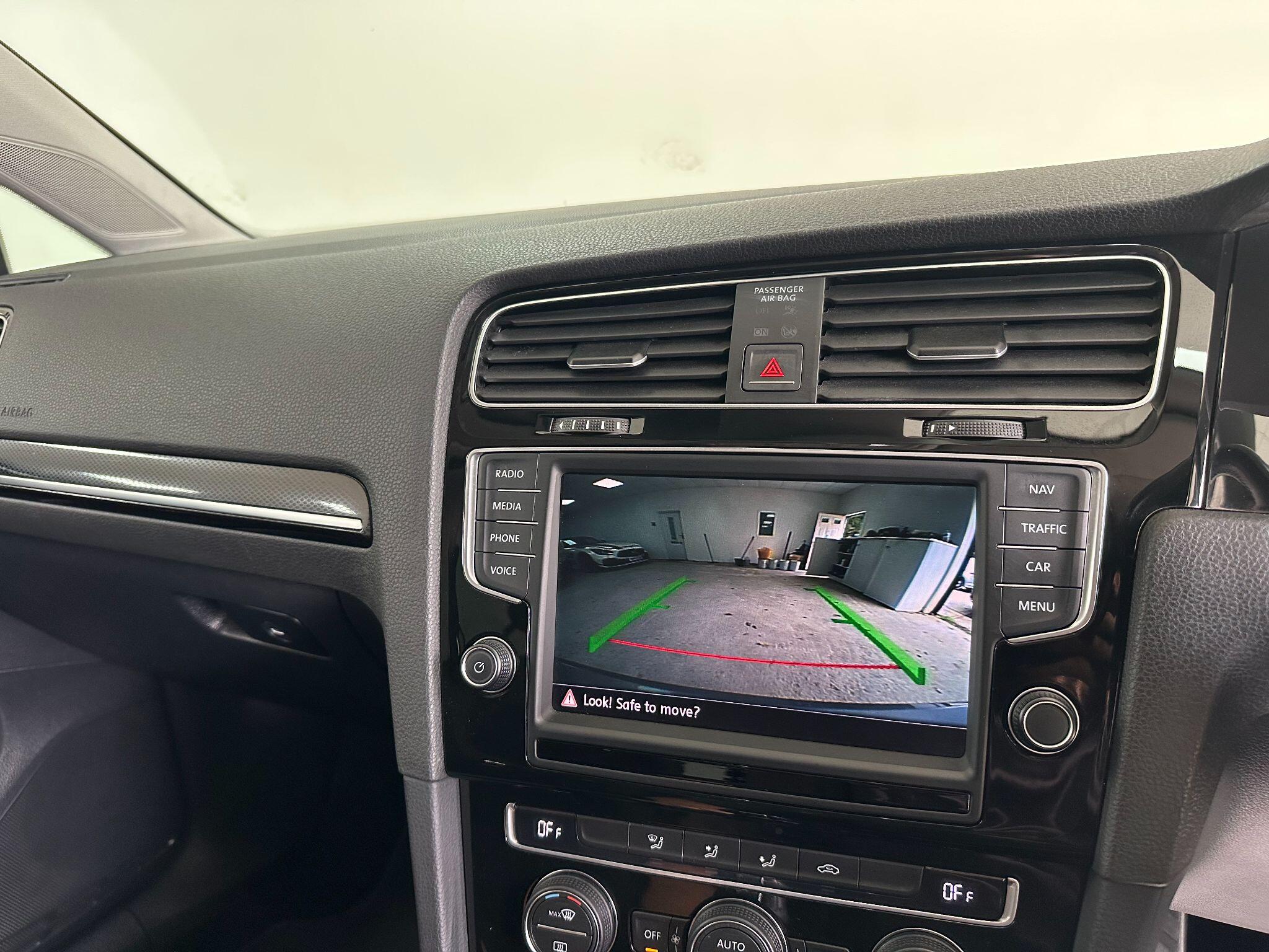 2014 Volkswagen Golf image 22
