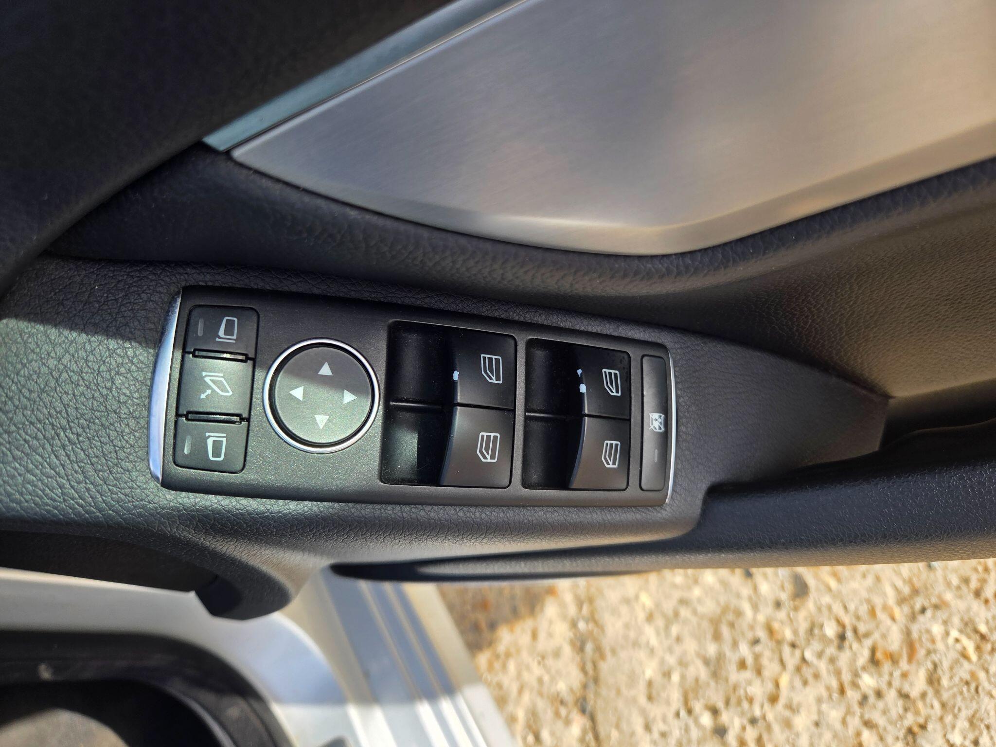 Mercedes-Benz C-Class view 12