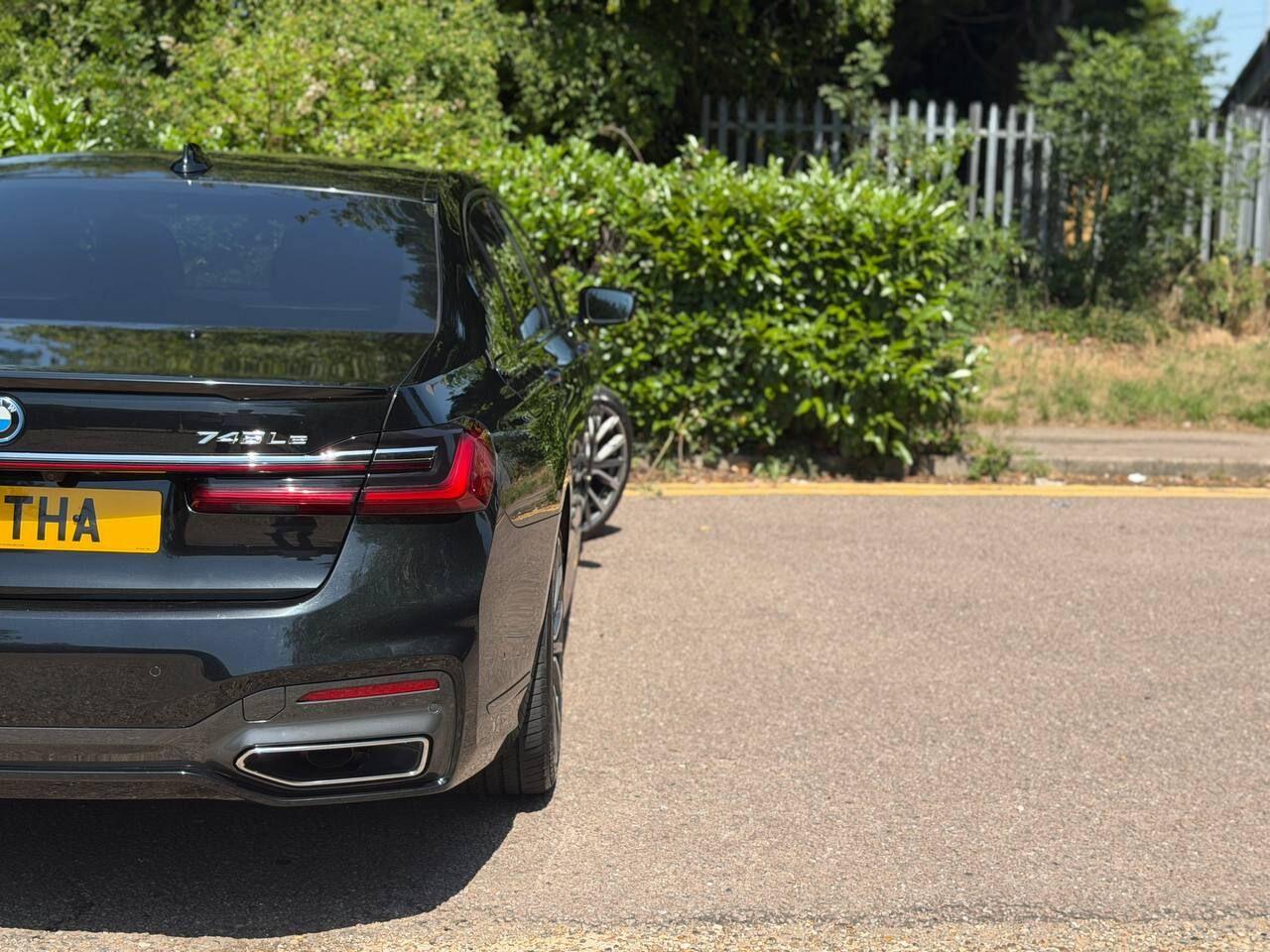 BMW 7 Series view 92