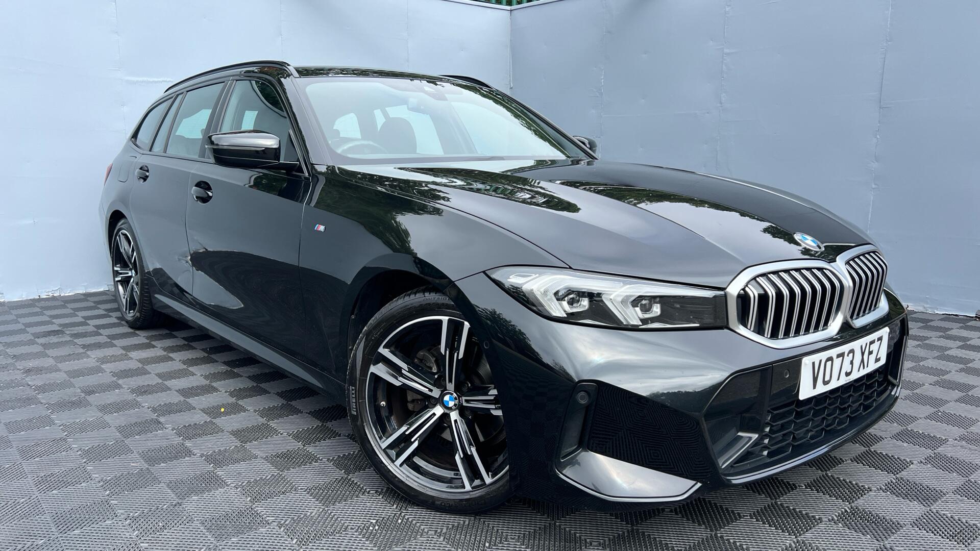 BMW 3 Series view 24