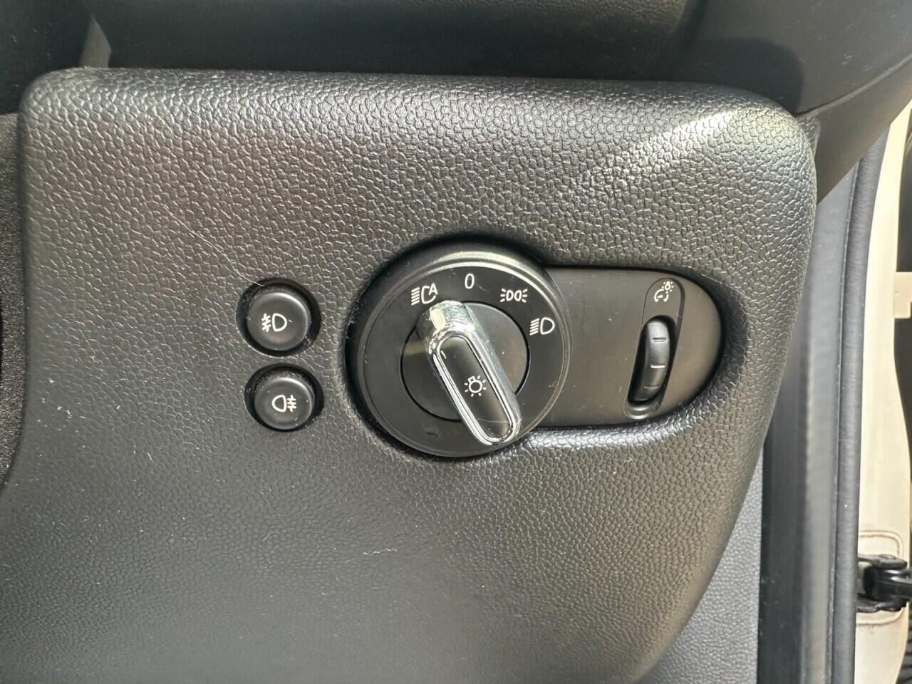 Mini Hatch view 29