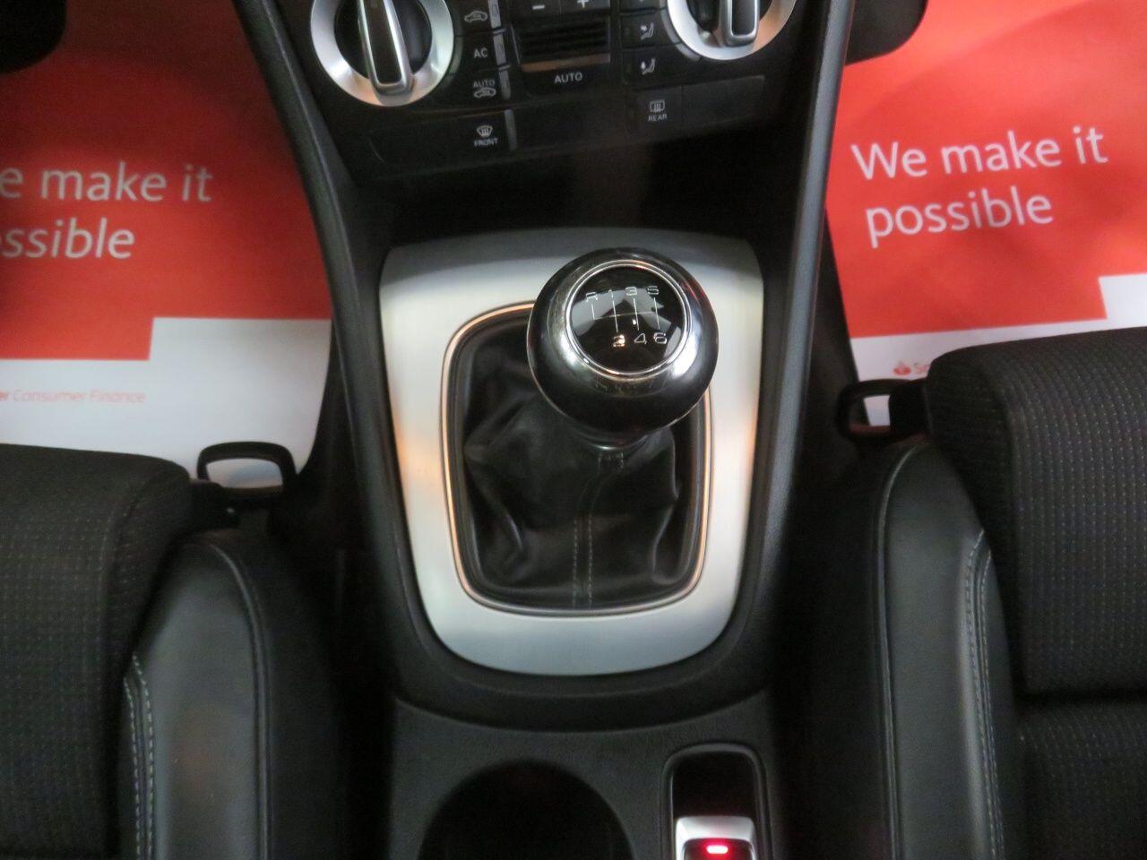 Audi Q3 view 40
