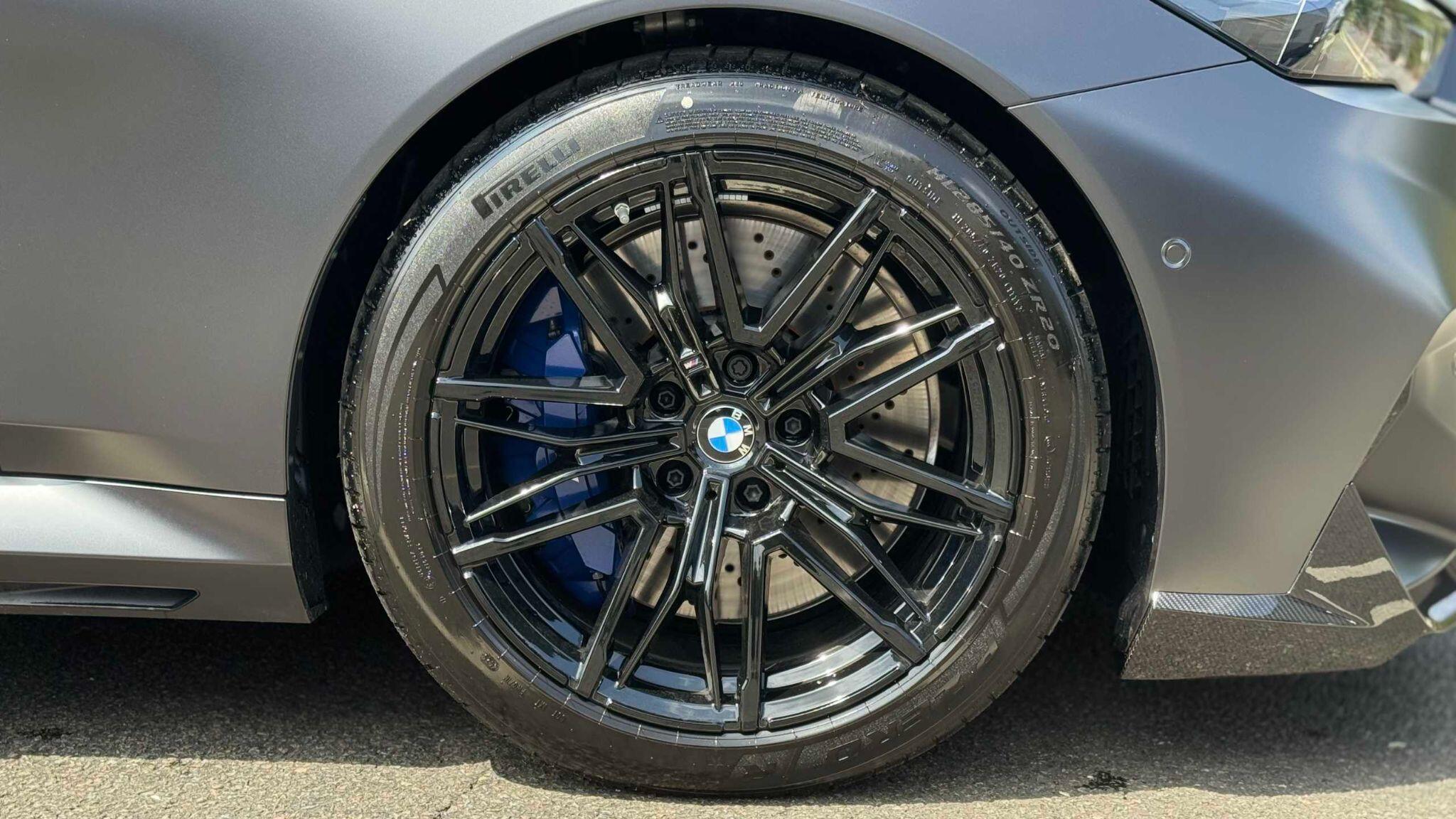 BMW M5 view 4