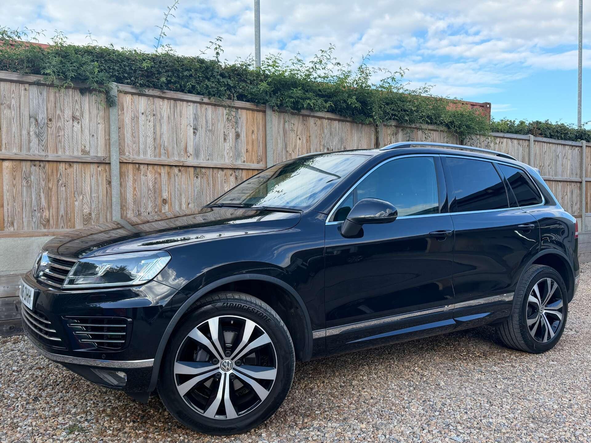 Volkswagen Touareg view 4