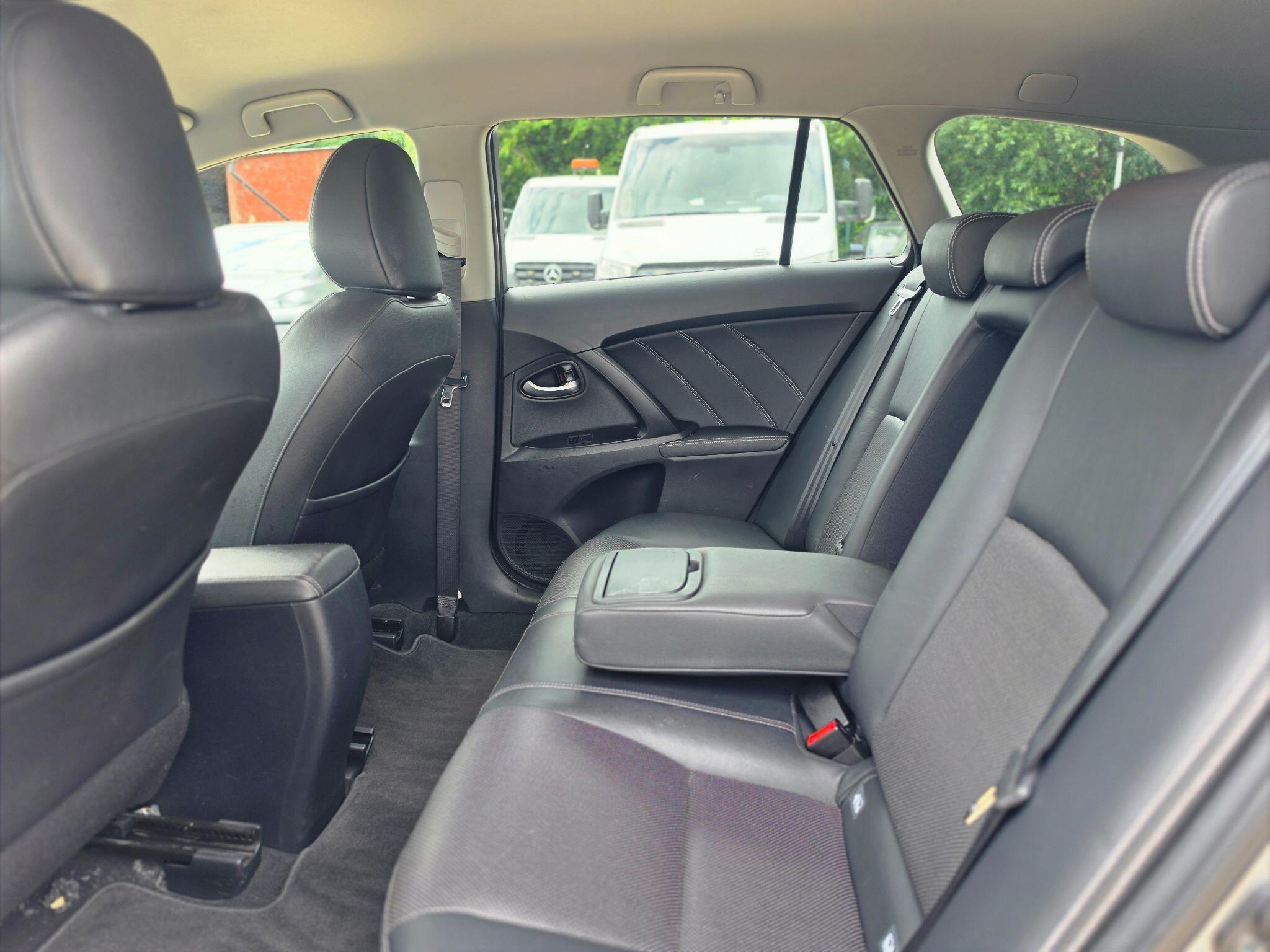 Toyota Avensis view 10