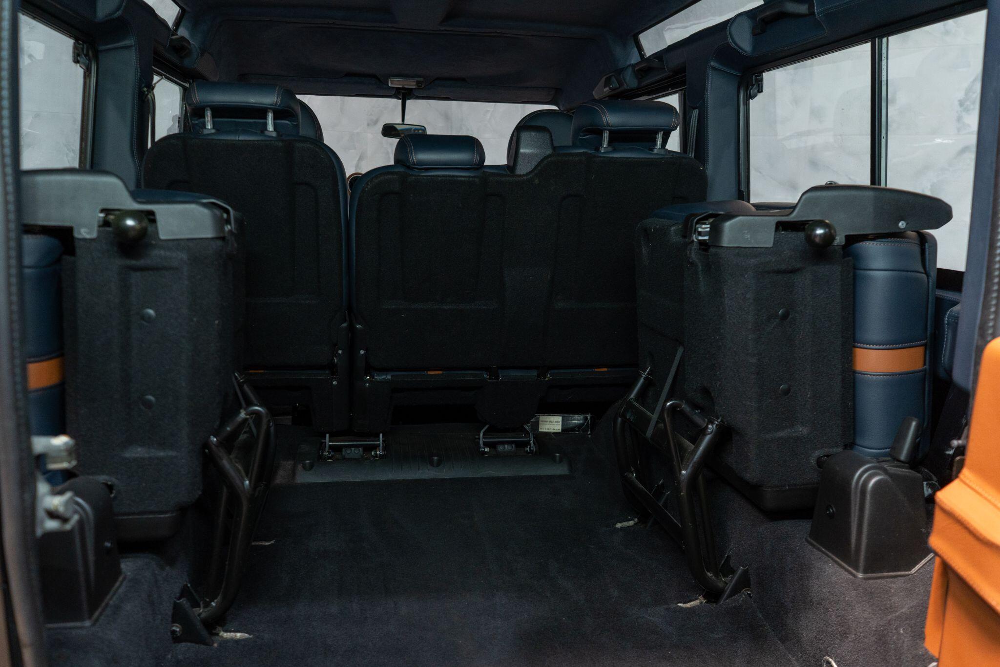 Land Rover Defender view 32
