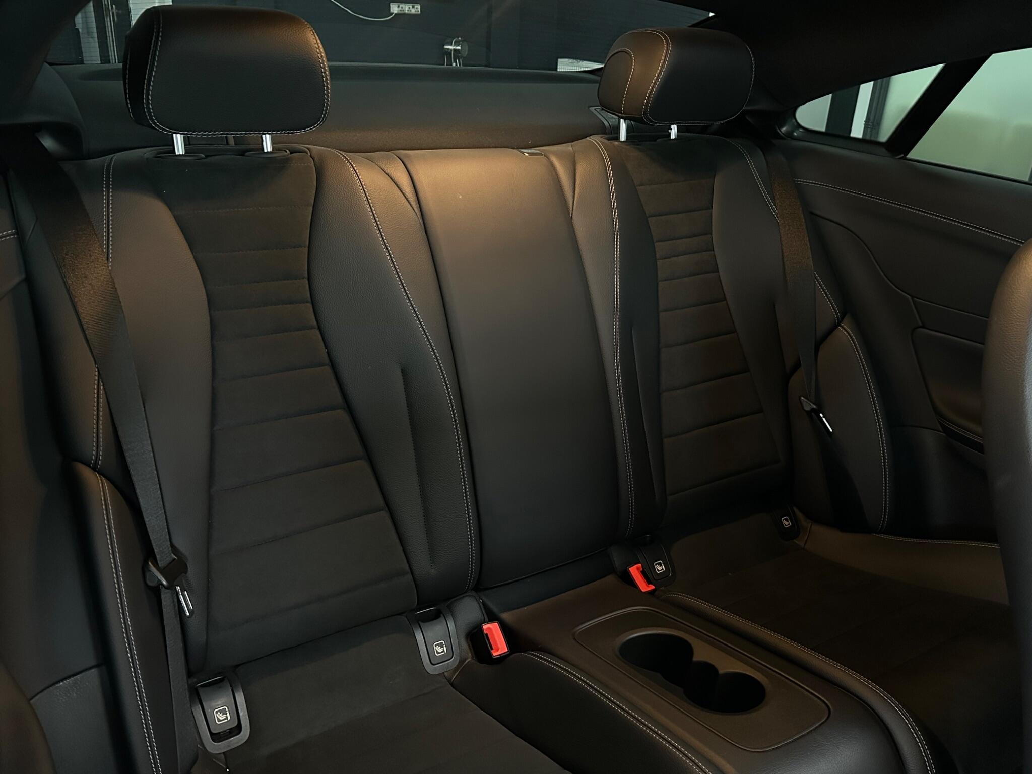 Mercedes-Benz E Class view 32