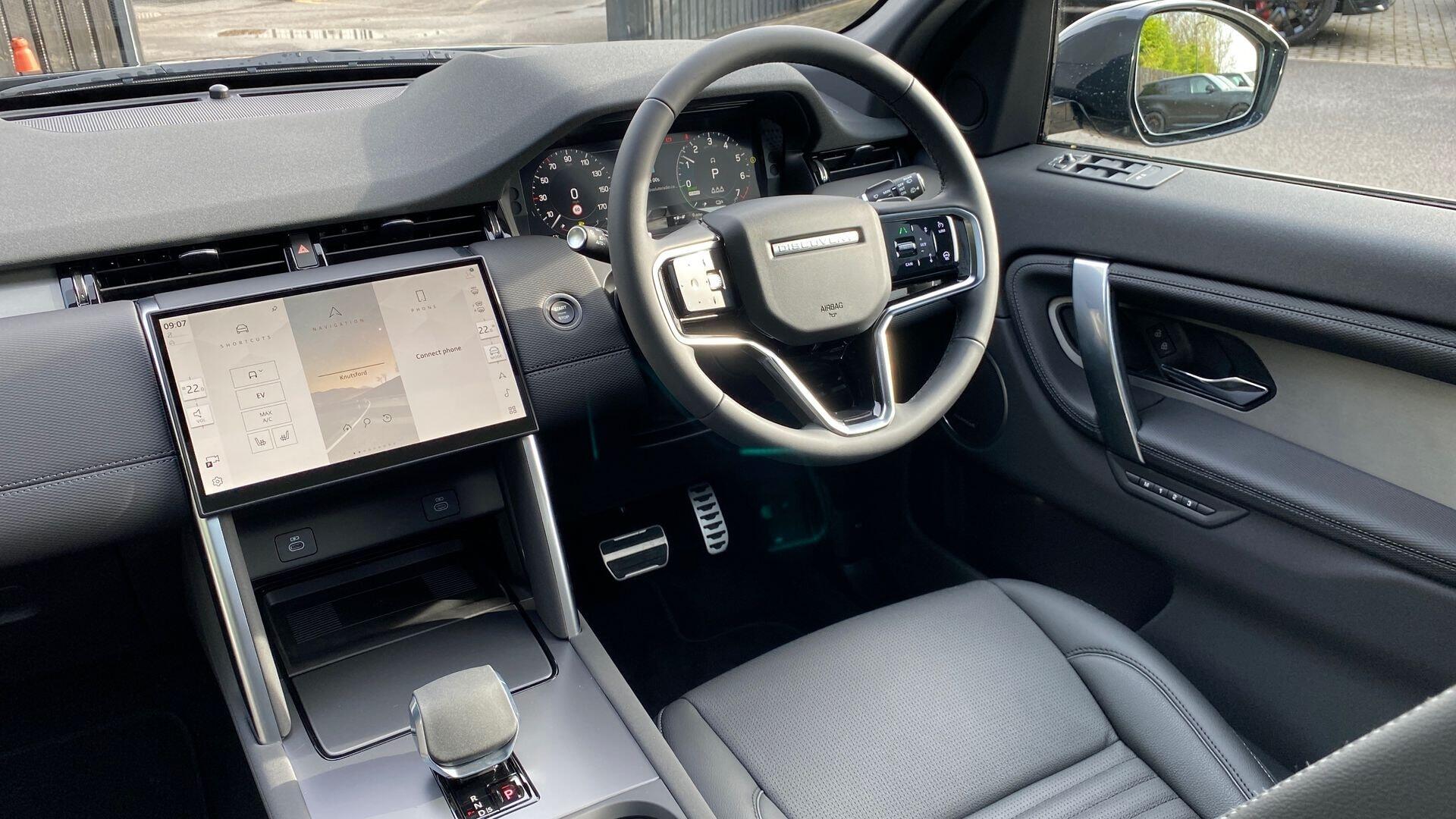 Land Rover Discovery Sport view 35