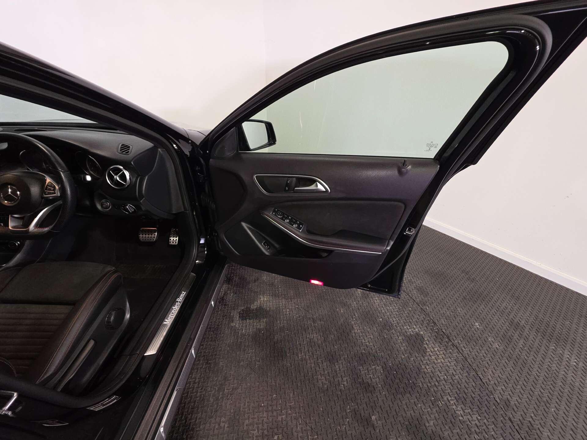 Mercedes-Benz GLA view 41