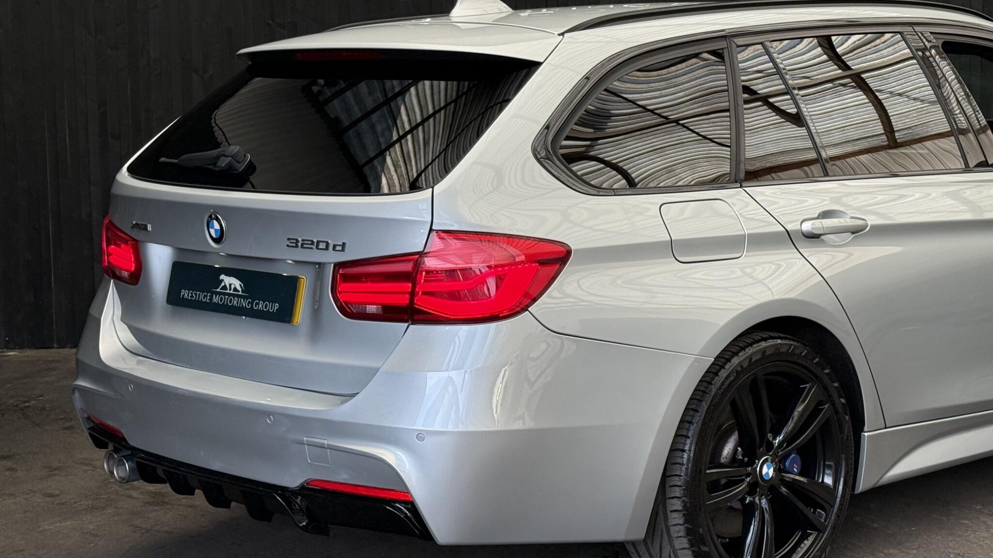 BMW 3 Series view 14