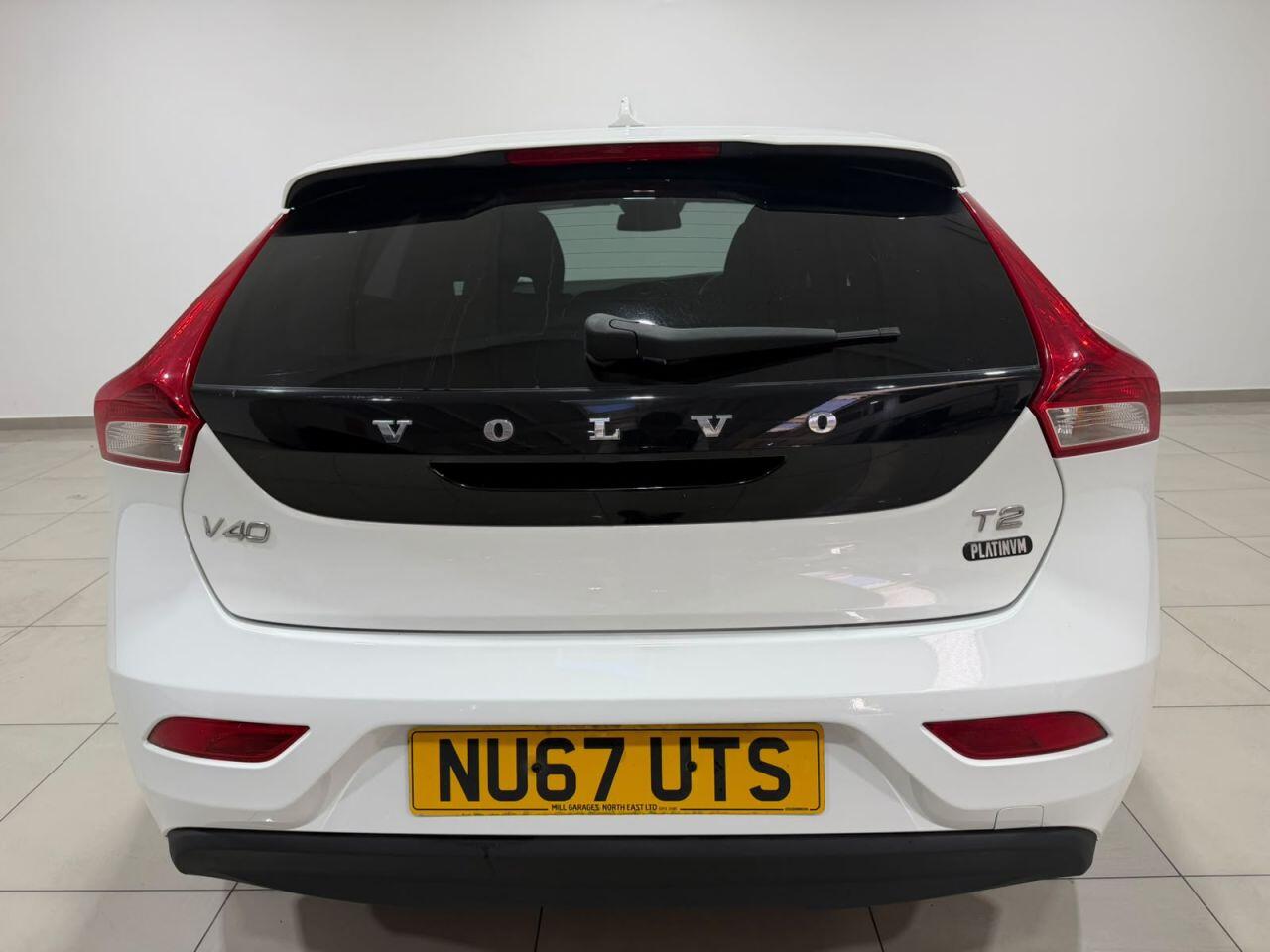Volvo V40 view 10