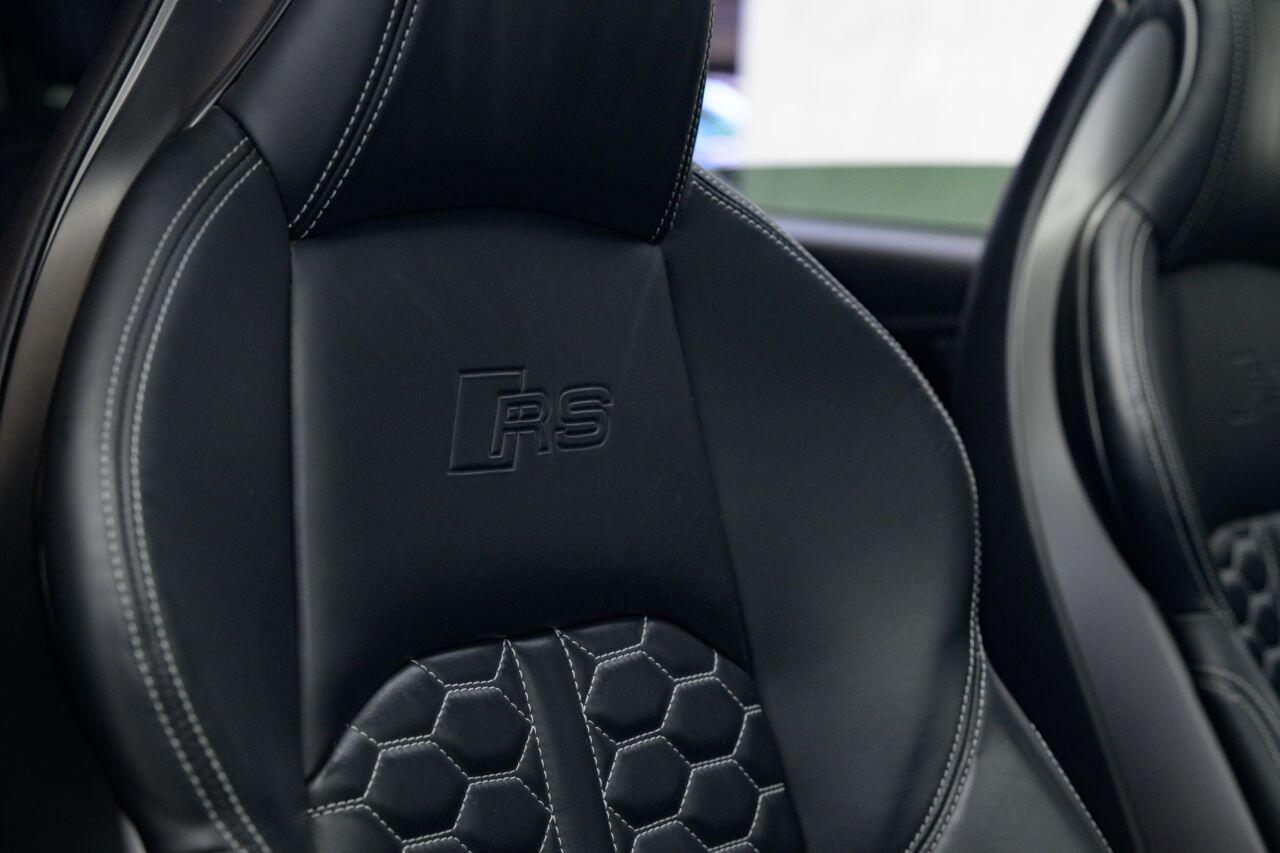 Audi RS4 view 16
