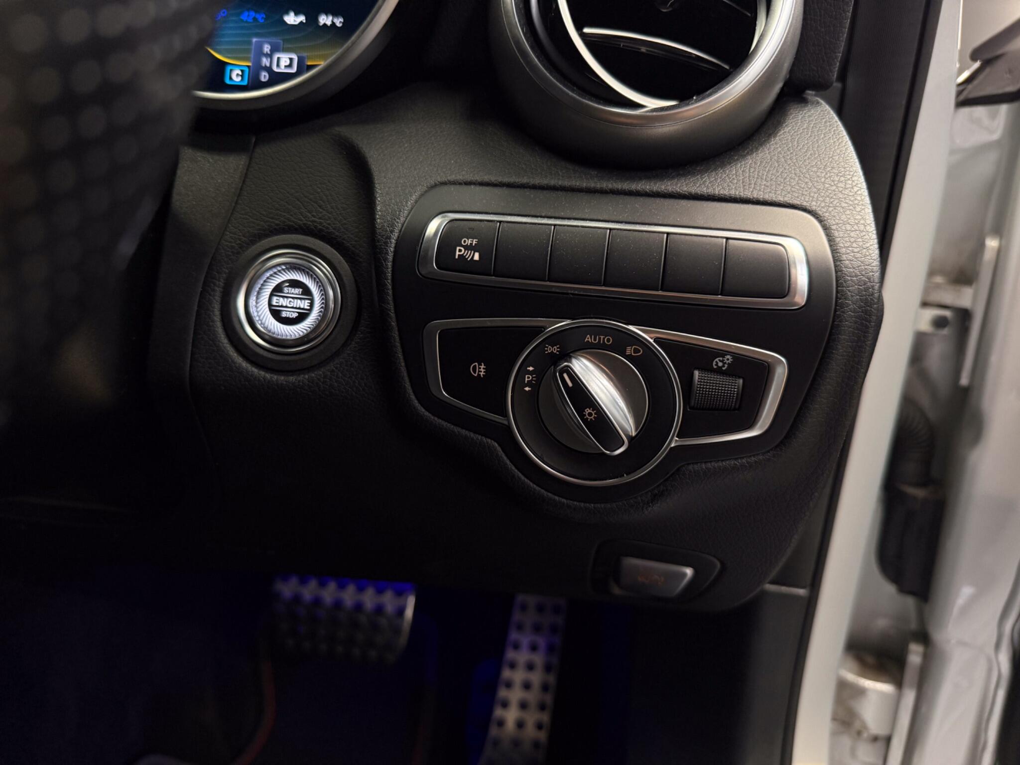 Mercedes-Benz C-Class view 48
