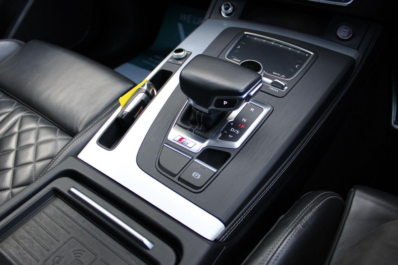 Audi SQ5 view 23
