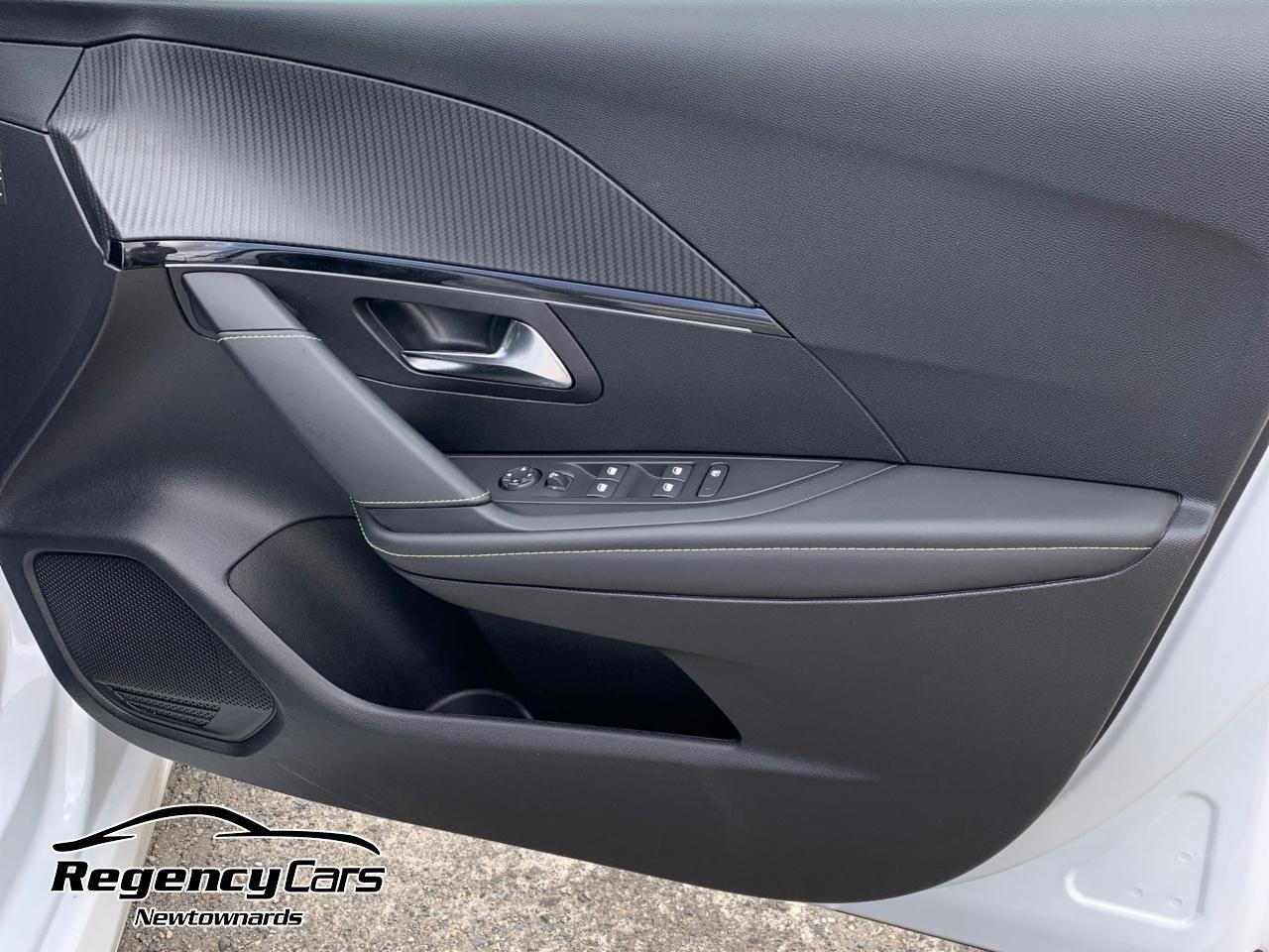 Peugeot 208 view 24