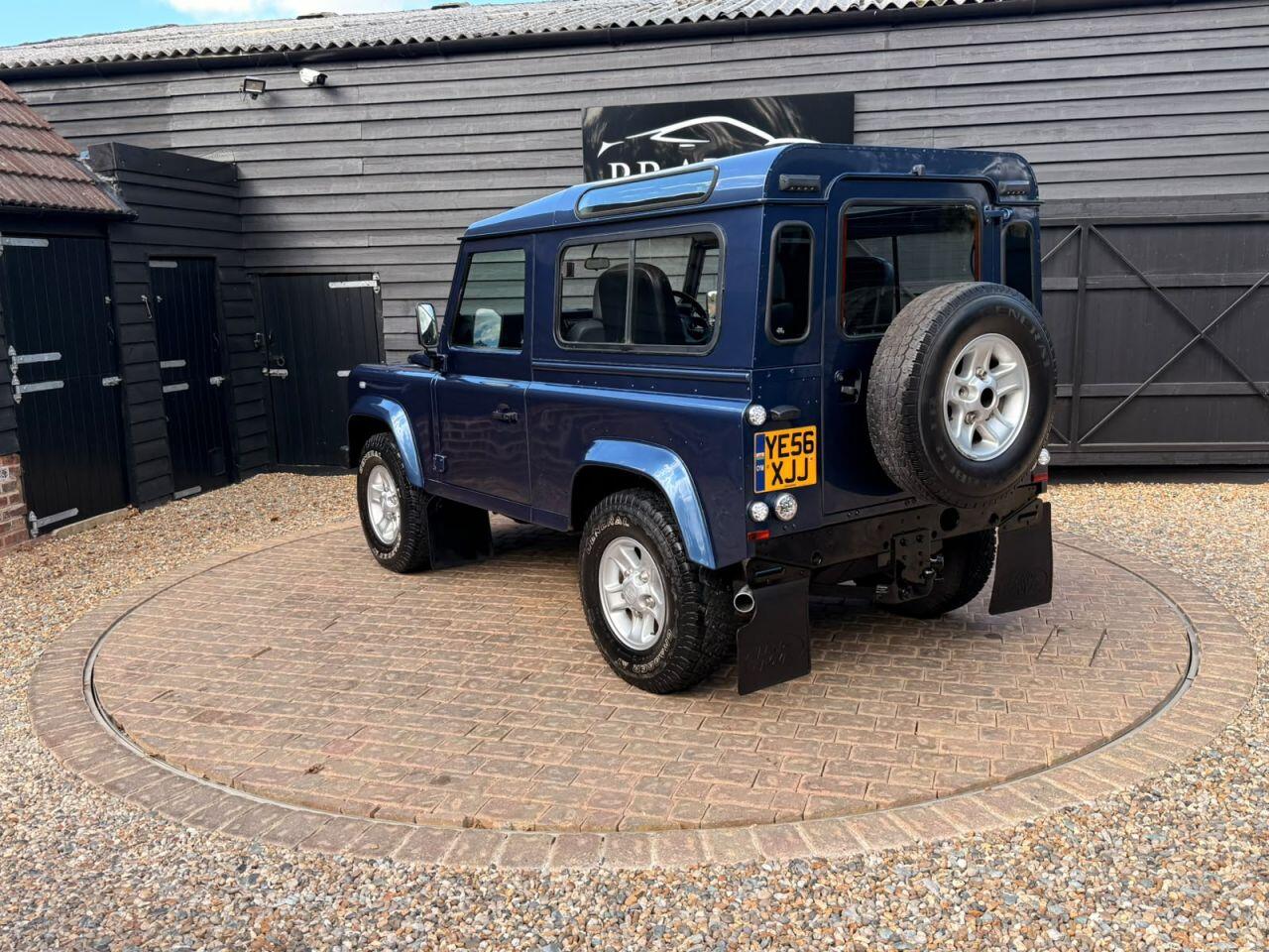 Land Rover Defender view 17