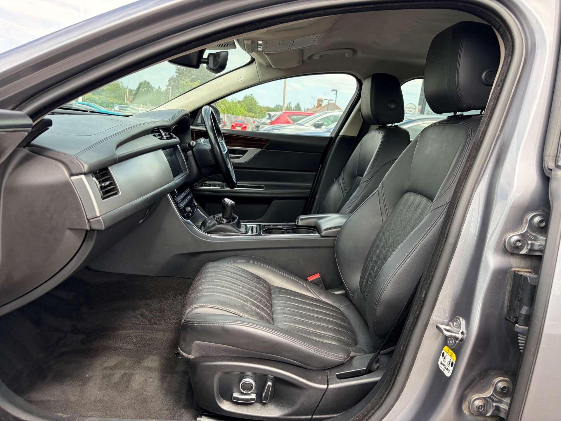 Jaguar XF view 15