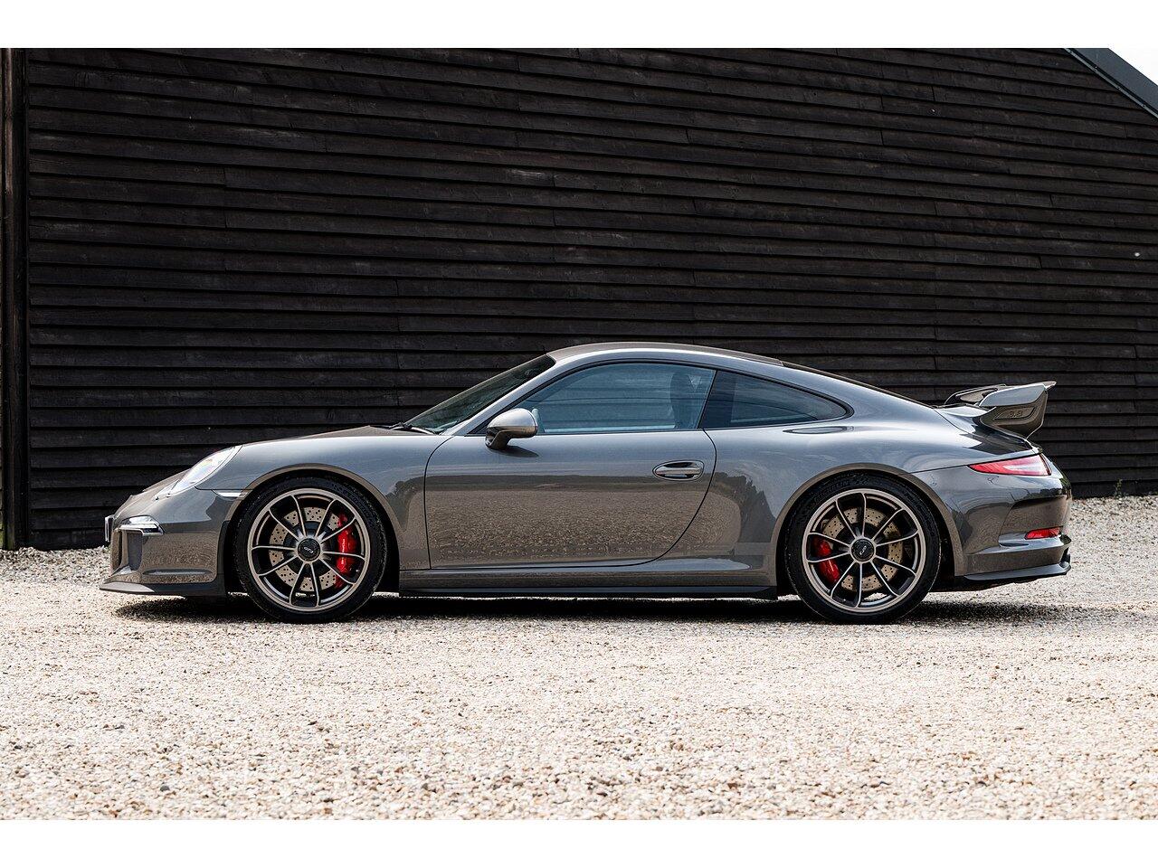 Porsche 911 view 14