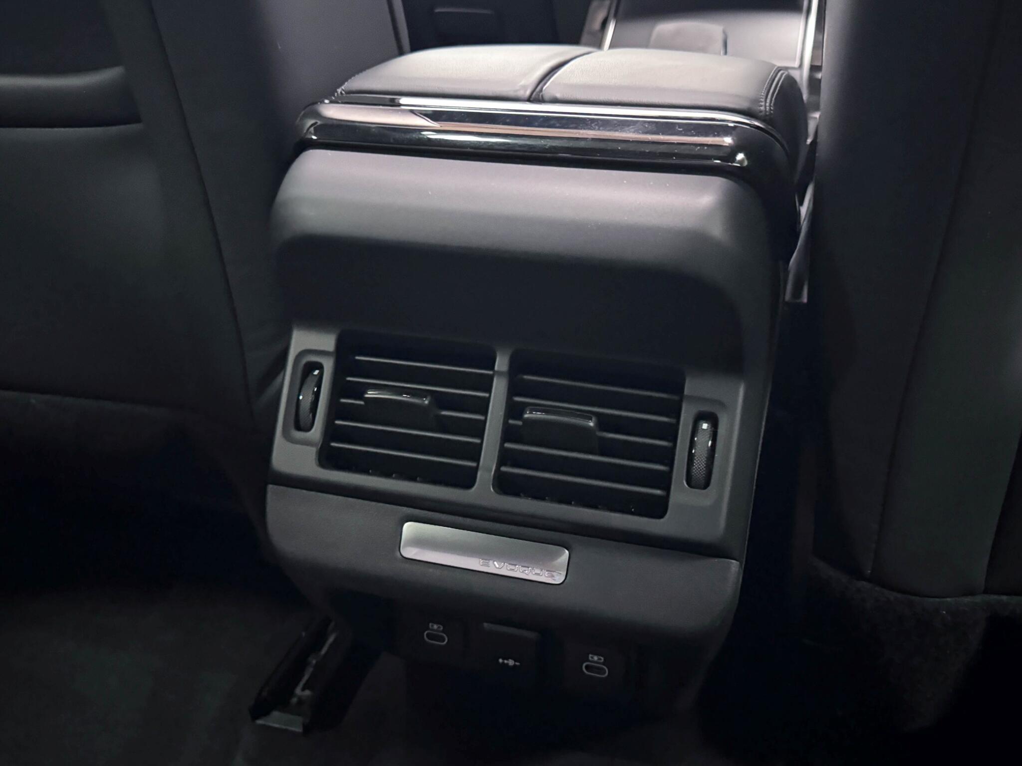 Land Rover Range Rover Evoque view 13