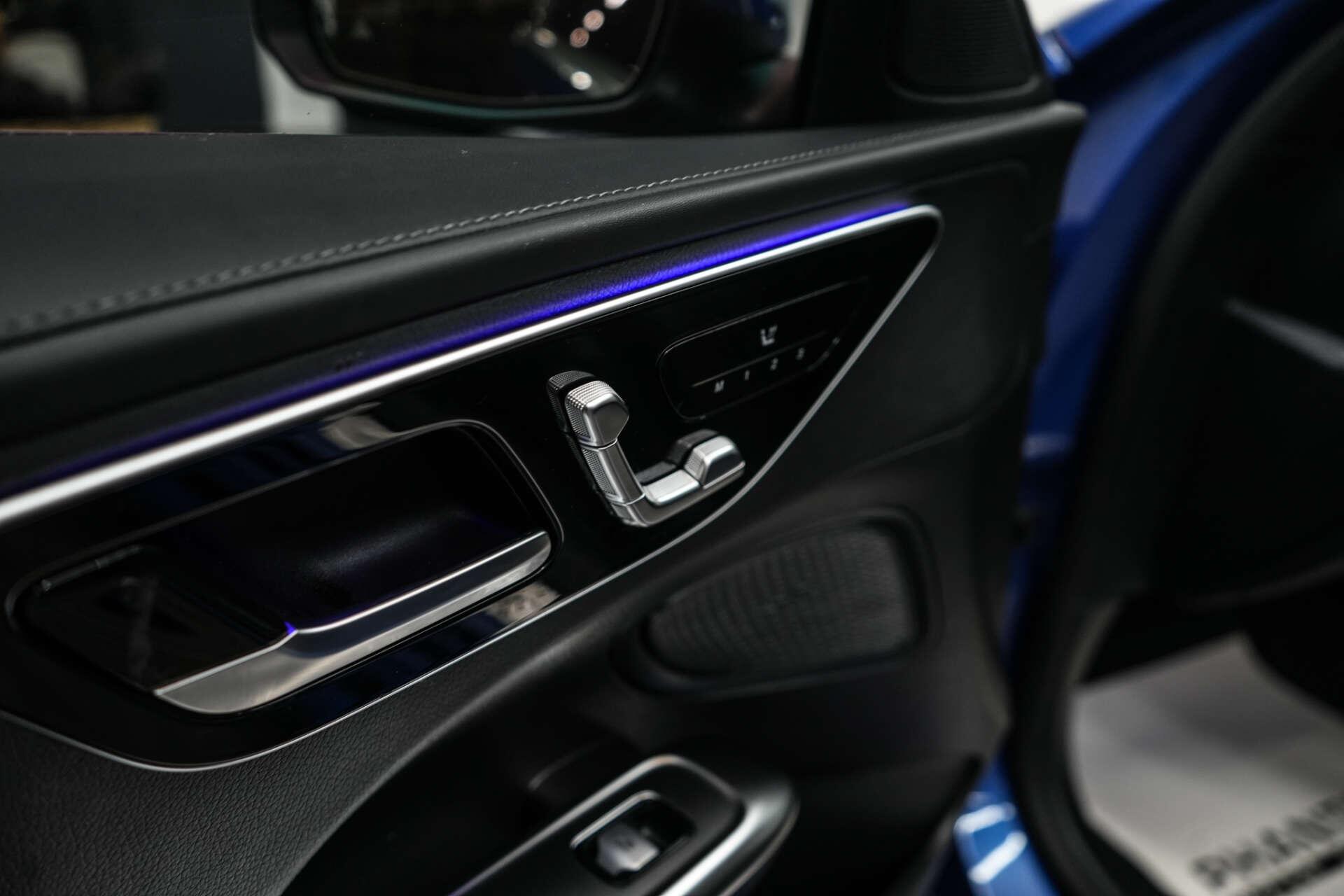Mercedes-Benz C-Class view 24