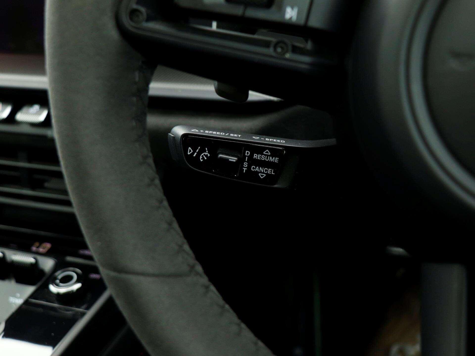 Porsche 911 view 19