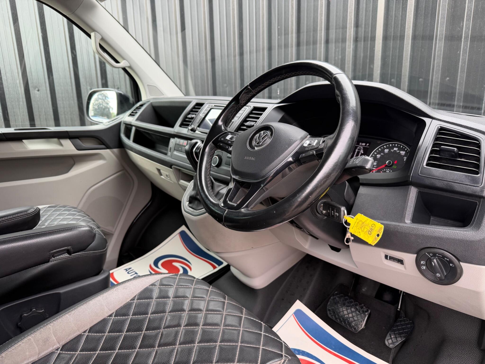 Volkswagen Transporter view 34