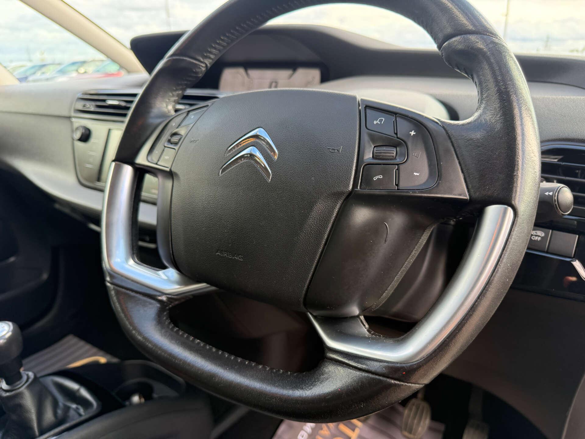 Citroen Grand C4 Picasso view 34