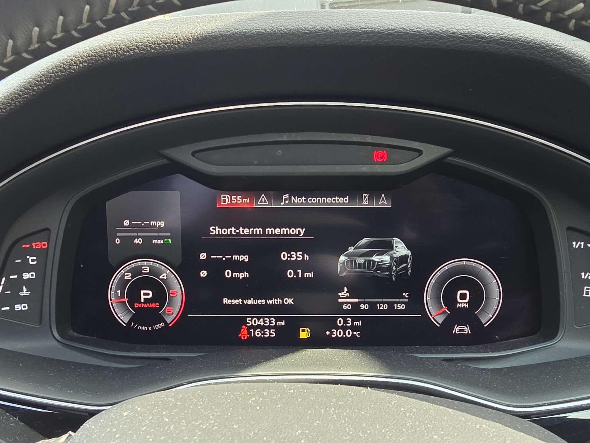 Audi Q8 view 33