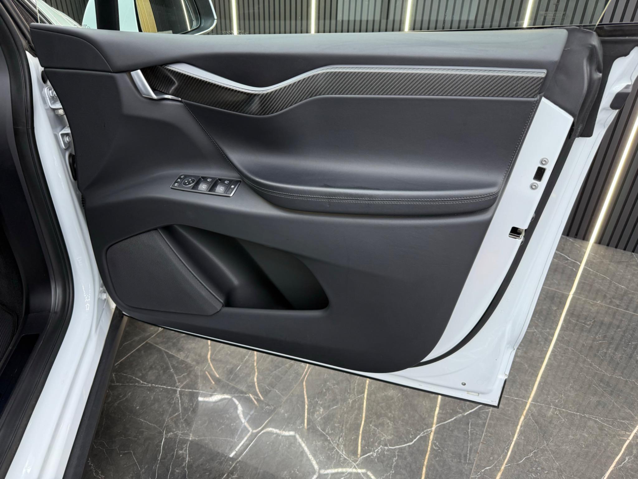 Tesla Model X view 43