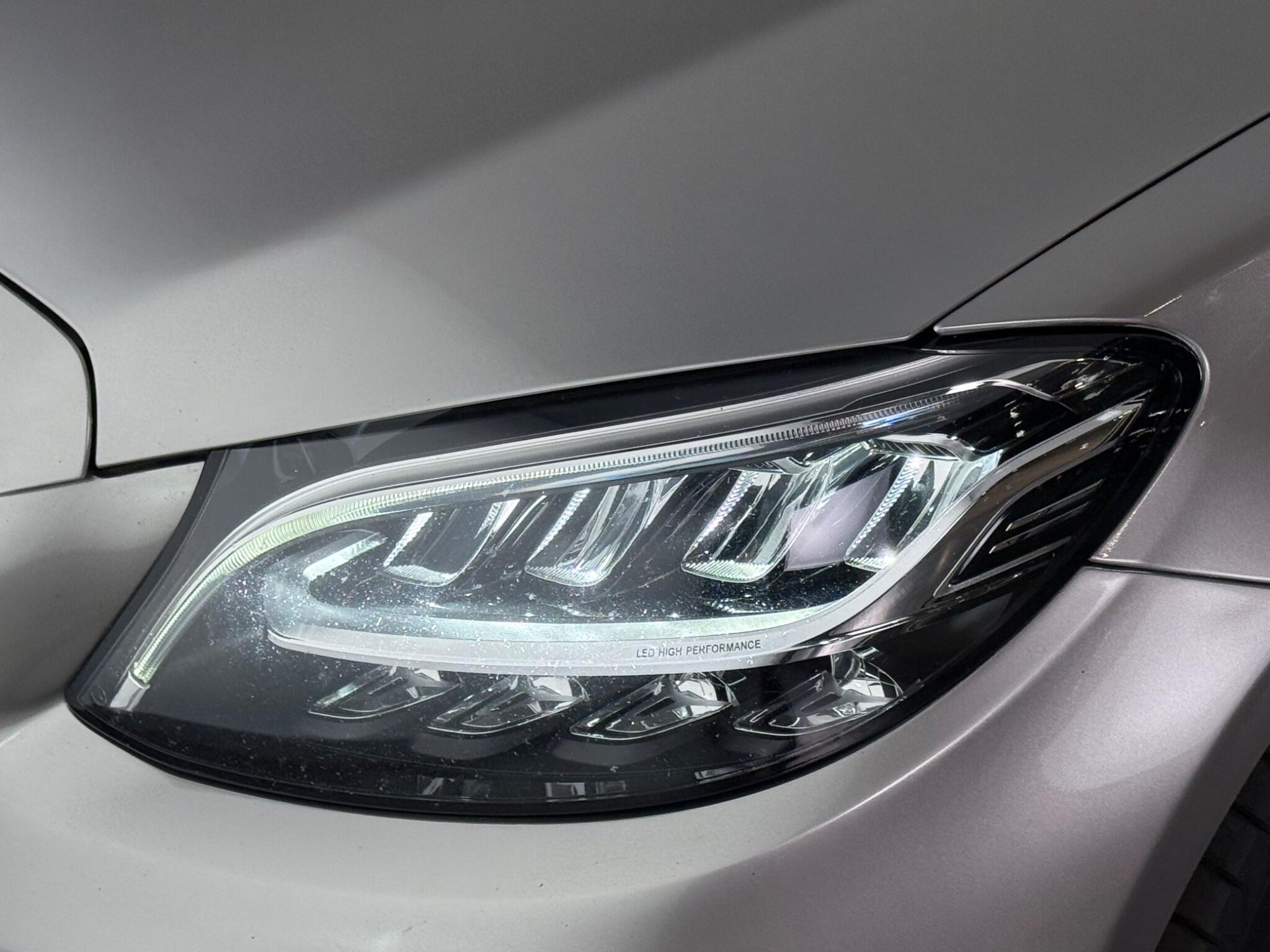 Mercedes-Benz C-Class view 4