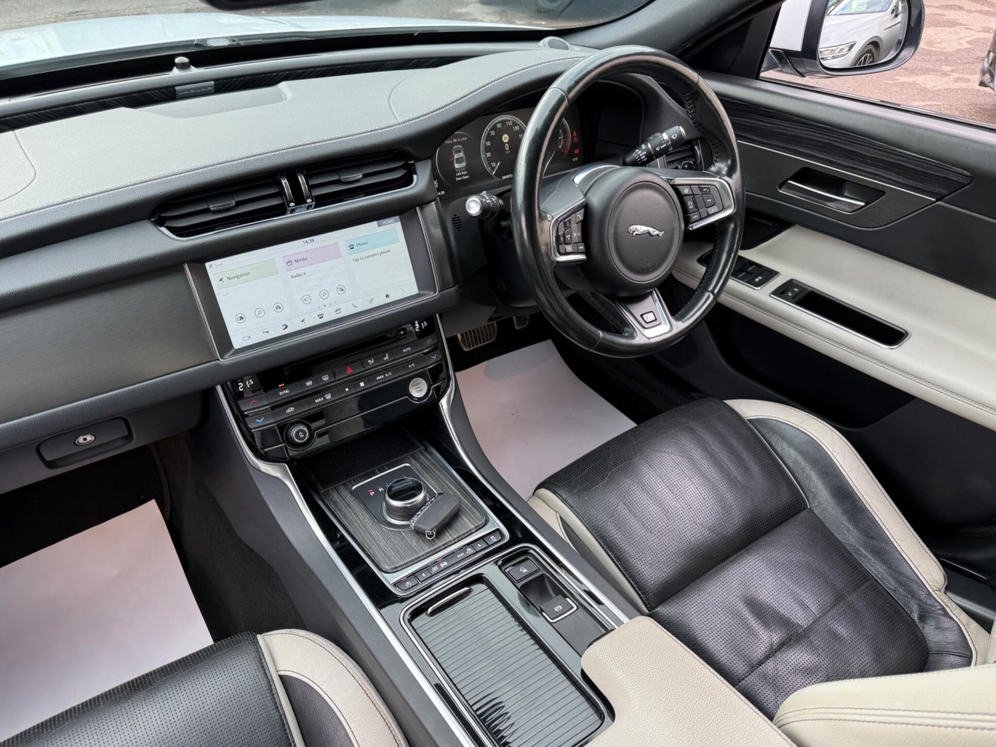 Jaguar XF - Image 54