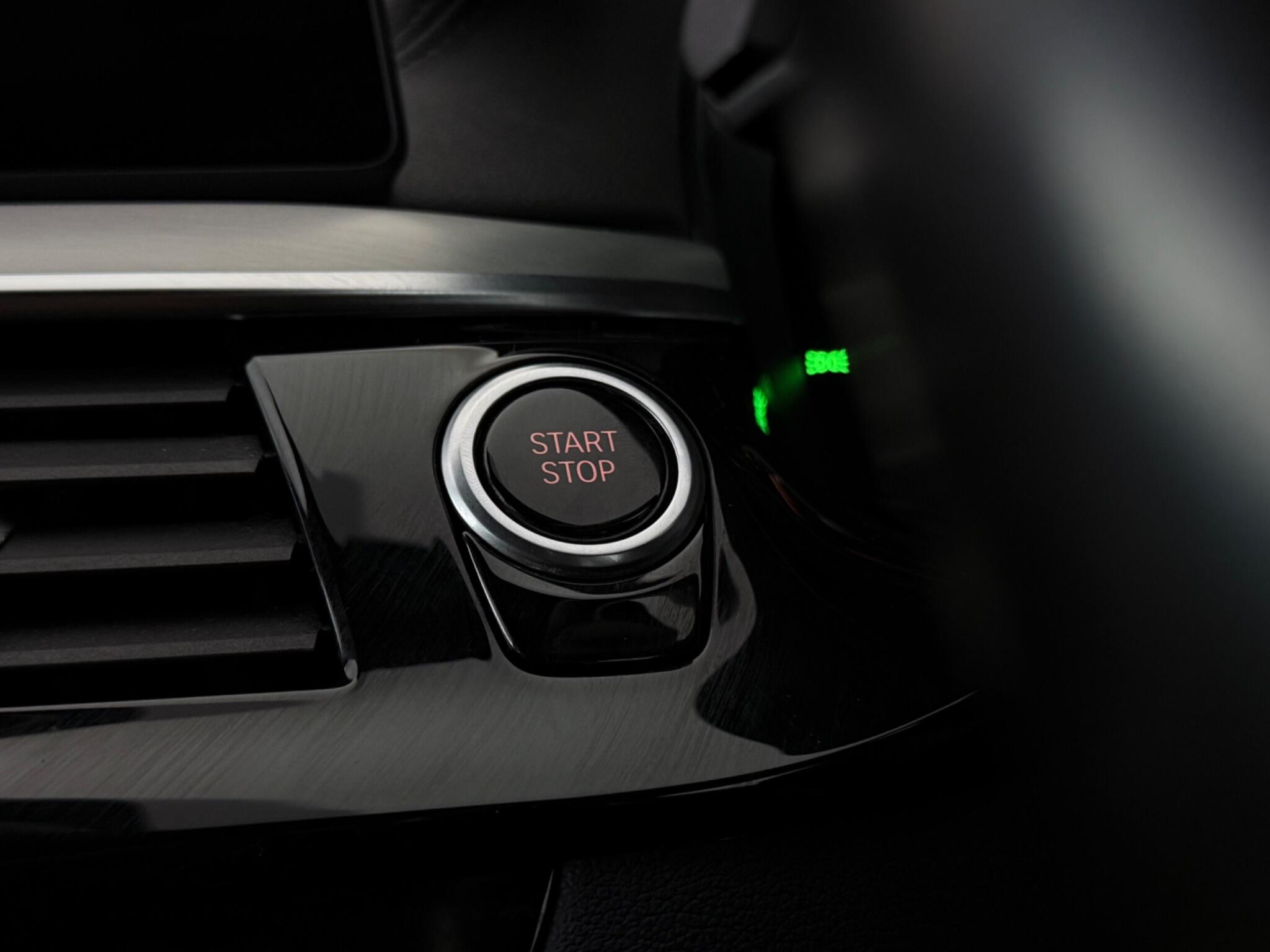 BMW 5 Series view 13