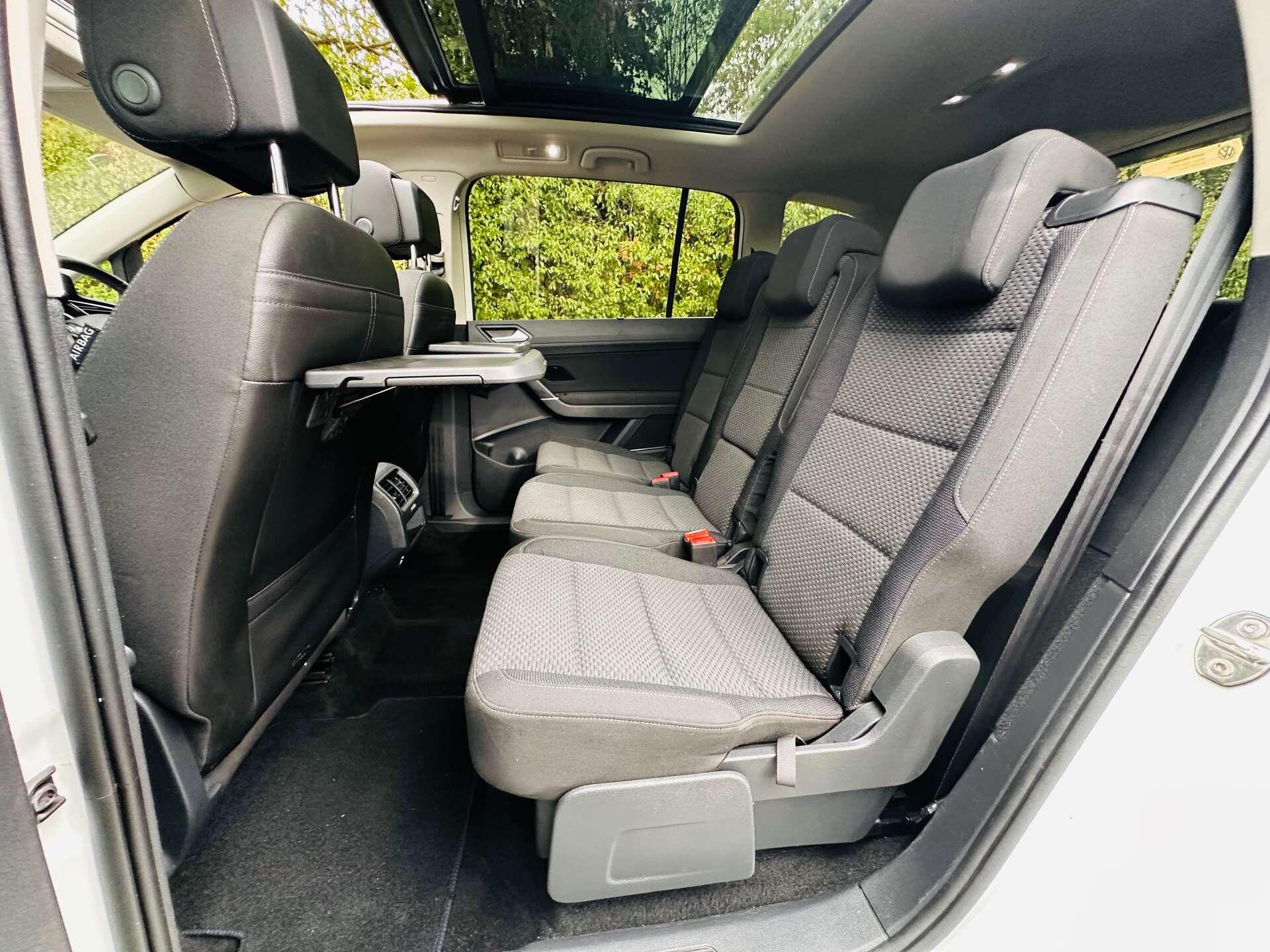 Volkswagen Touran view 27